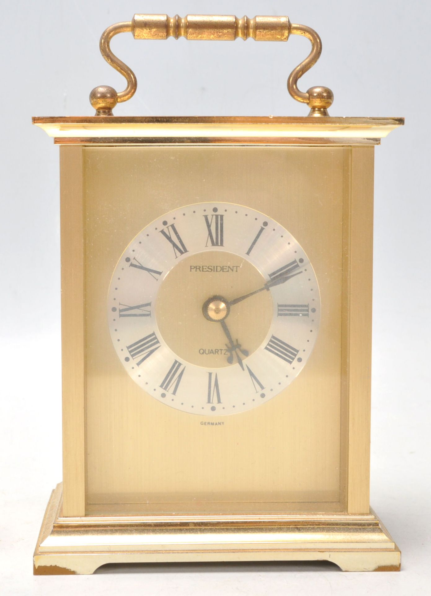 A vintage 20th Century brass cased carriage clock by President having gilt brushed design interior - Bild 3 aus 4