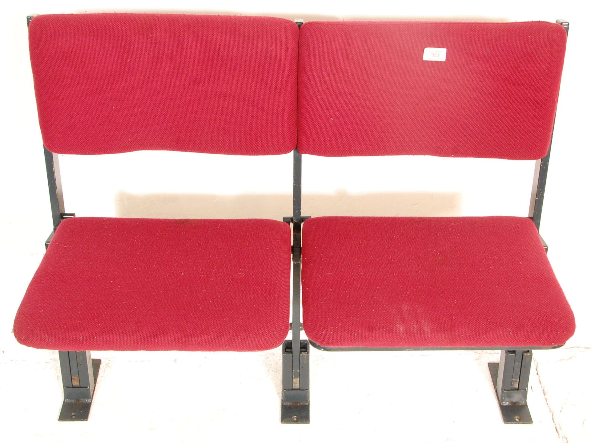 A set of two vintage retro 20th Century folding cinema / theatre chairs having red upholstered block - Bild 3 aus 7