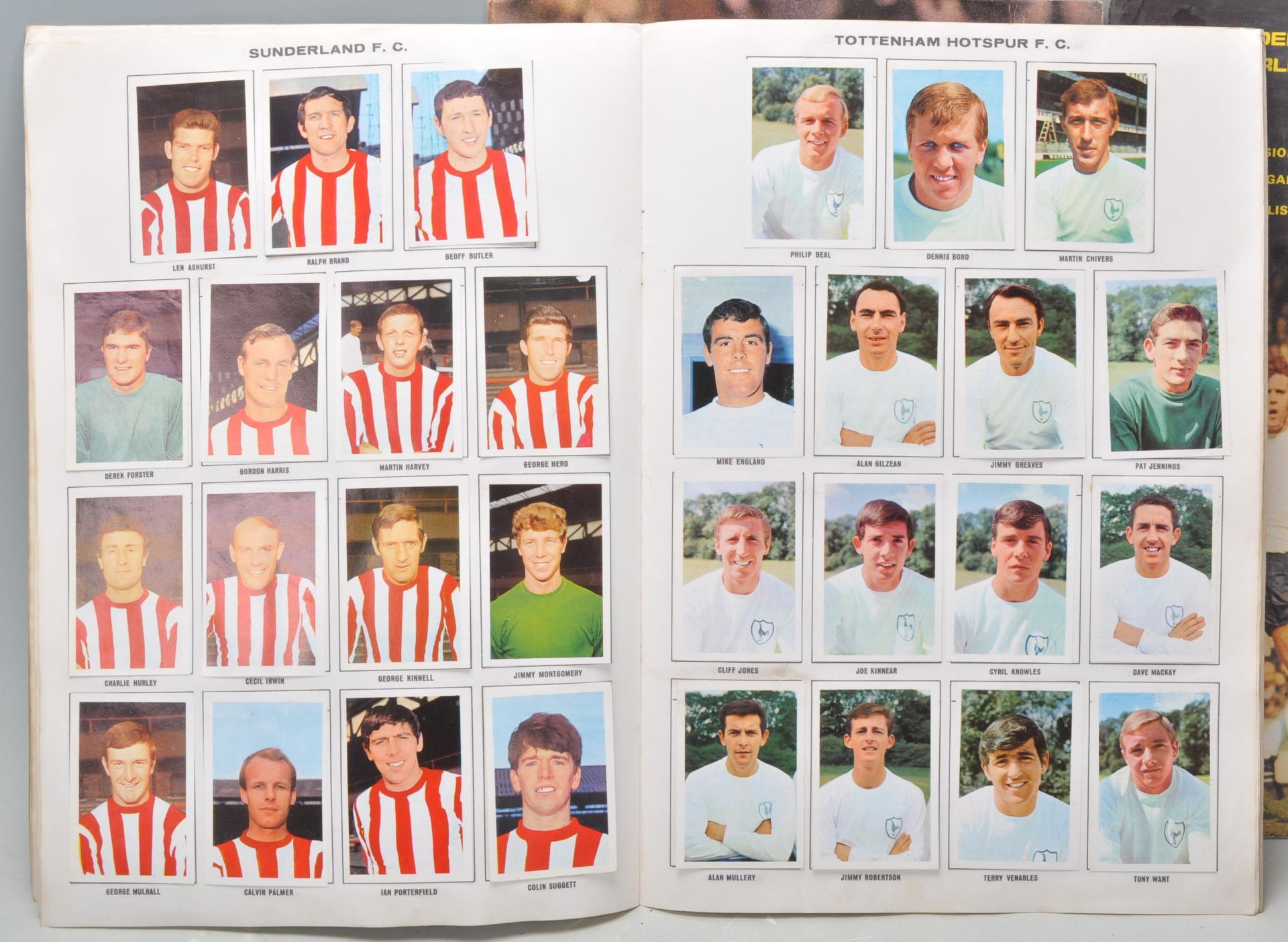 A group of three vintage football Soccer Stars sticker albums to include Gala Collection 1970/71, - Bild 11 aus 49