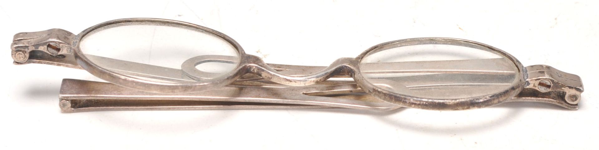 A pair of early 19th Century Georgian silver folding spectacle wig glasses. Fully hallmarked with - Bild 6 aus 8