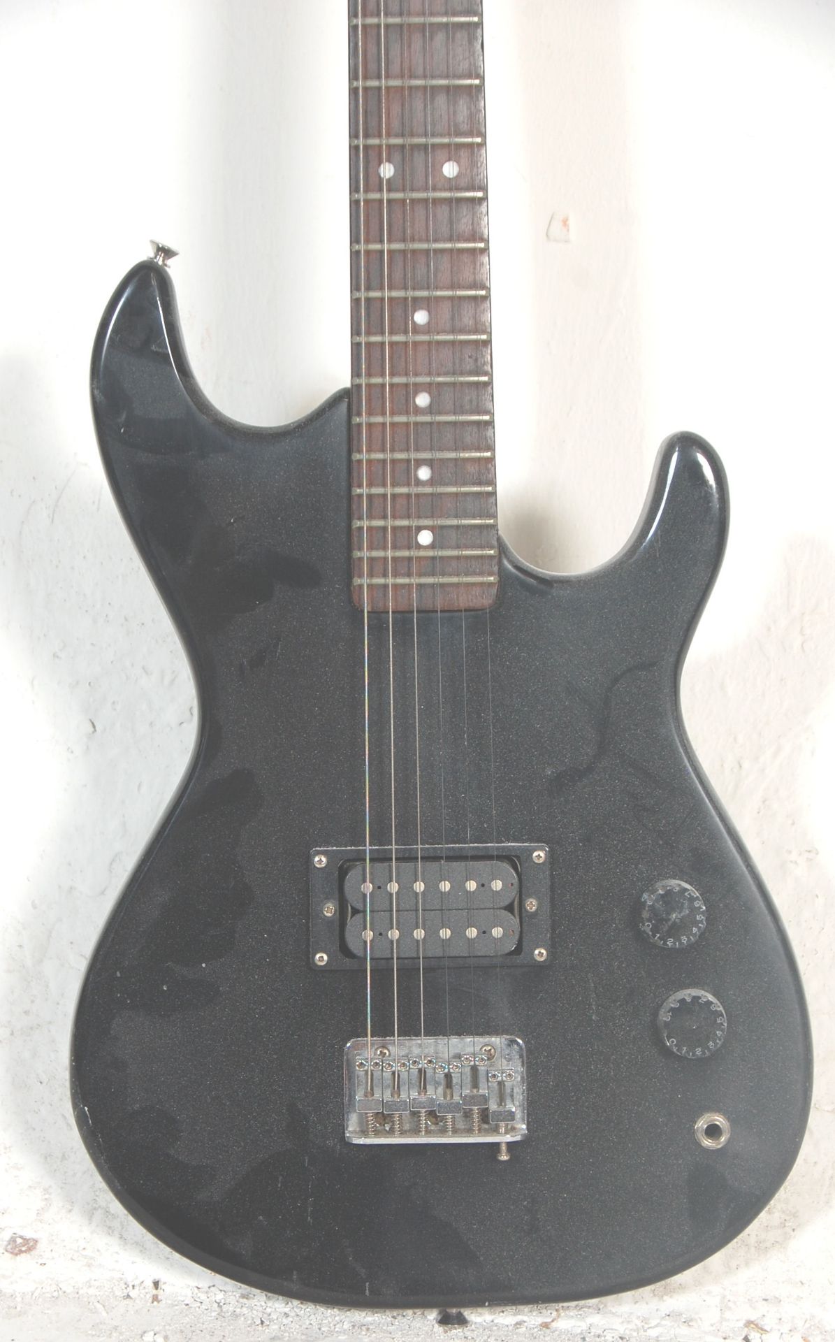 A children's Encore electric guitar having a black - Bild 18 aus 21