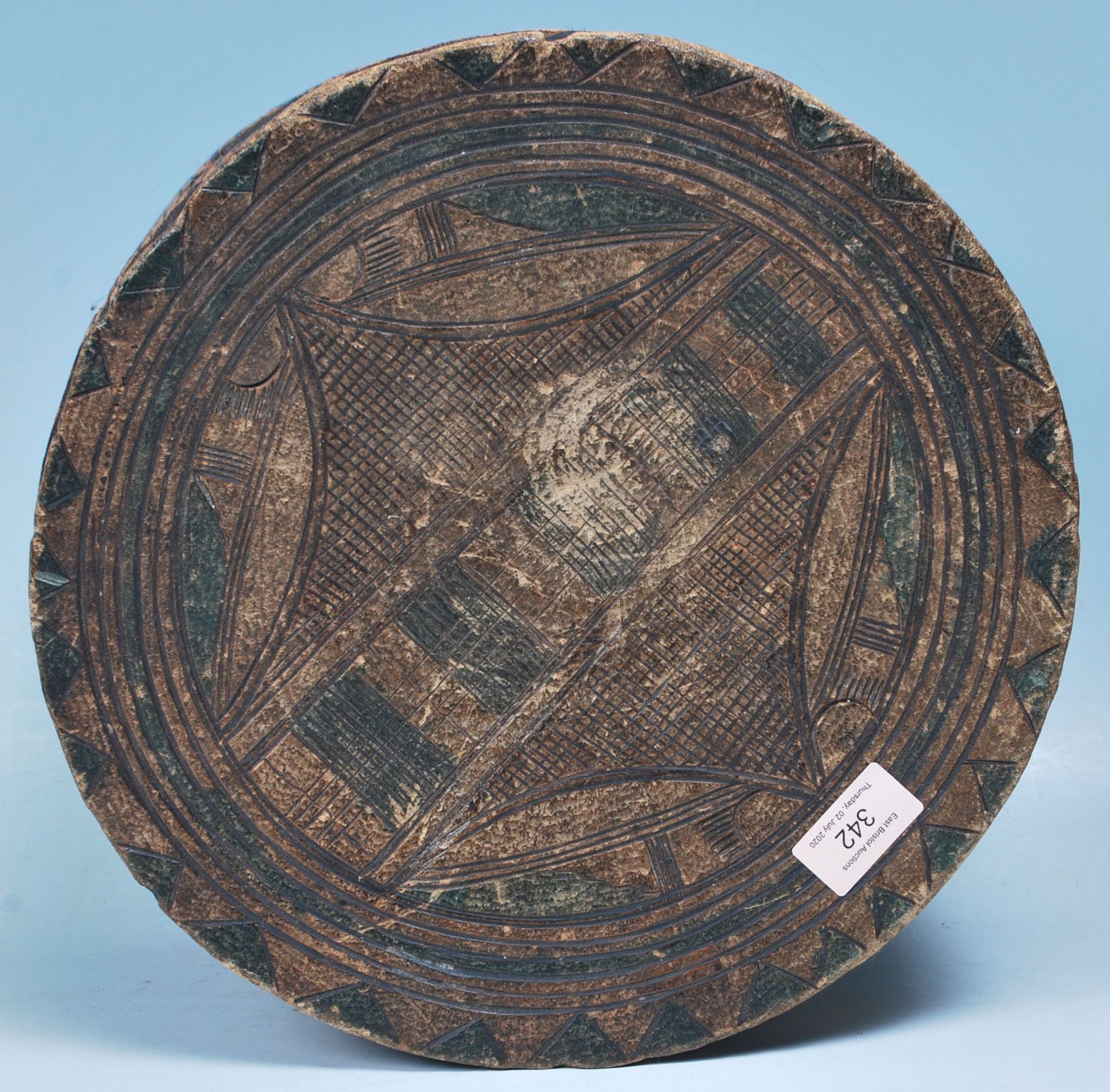 An African tribal Lega low circular stool from the Democratic Republic of the Congo having an - Bild 2 aus 6