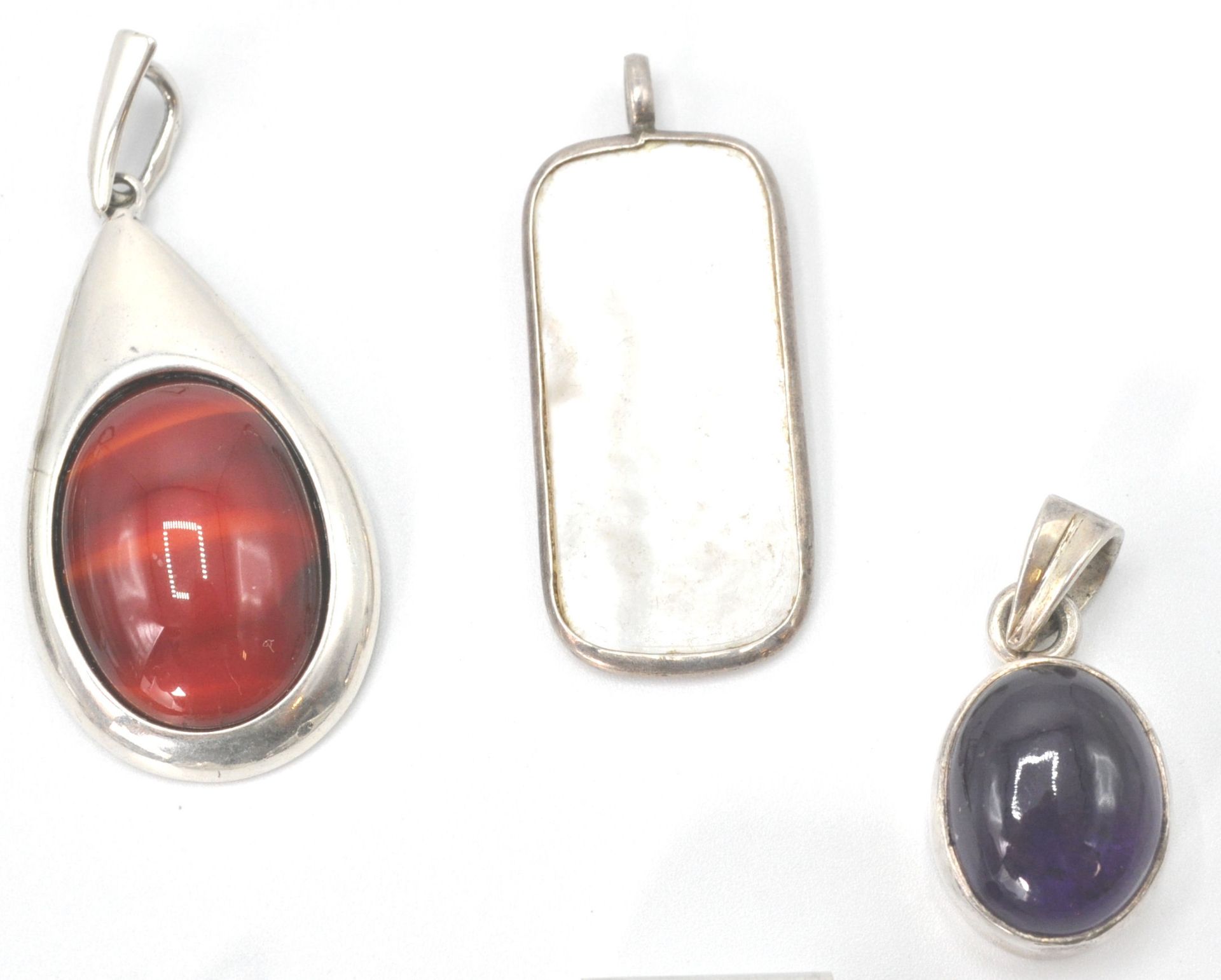 A collection of silver and agate set necklace pendants. To include turquoise, smokey quartz, - Bild 4 aus 6