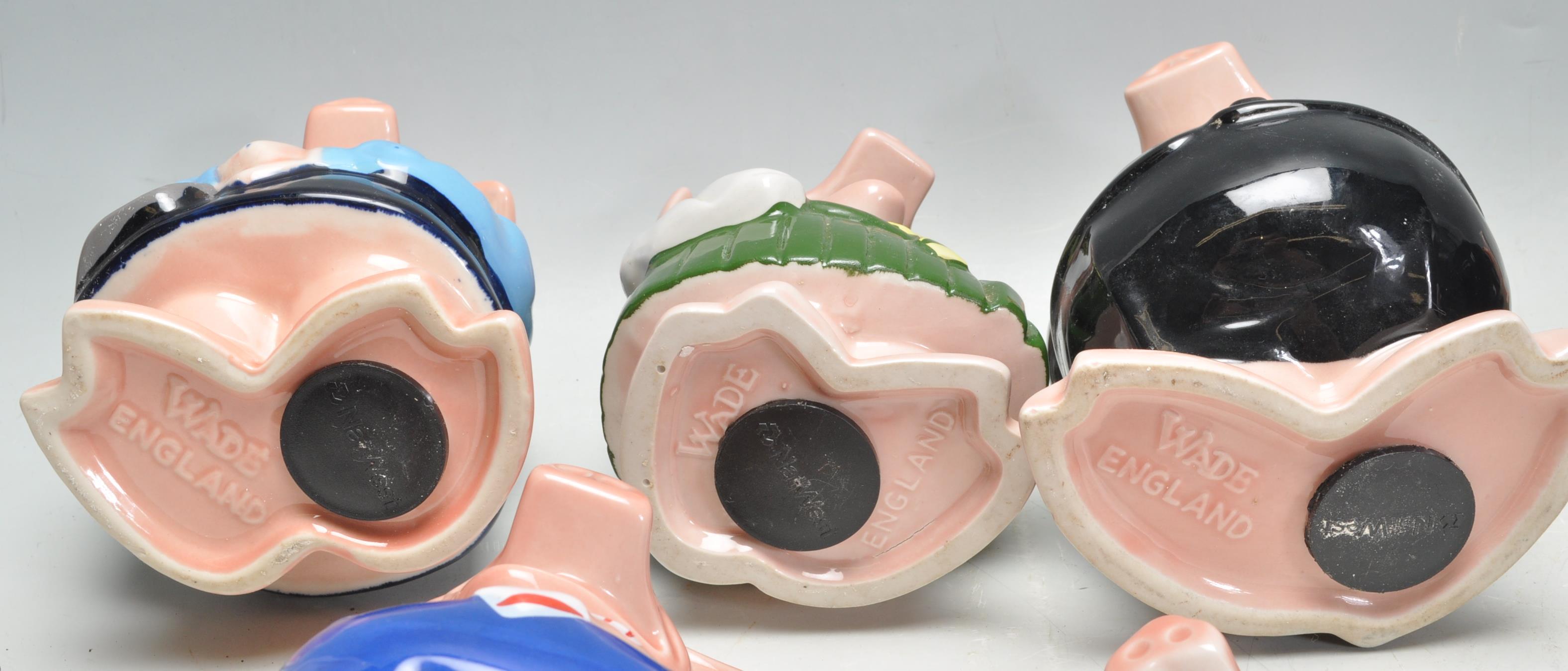 A collection / set of 20th century Wade Nat West Pigs ( see illustrations ). Measurements: 18 cm - Image 7 of 10