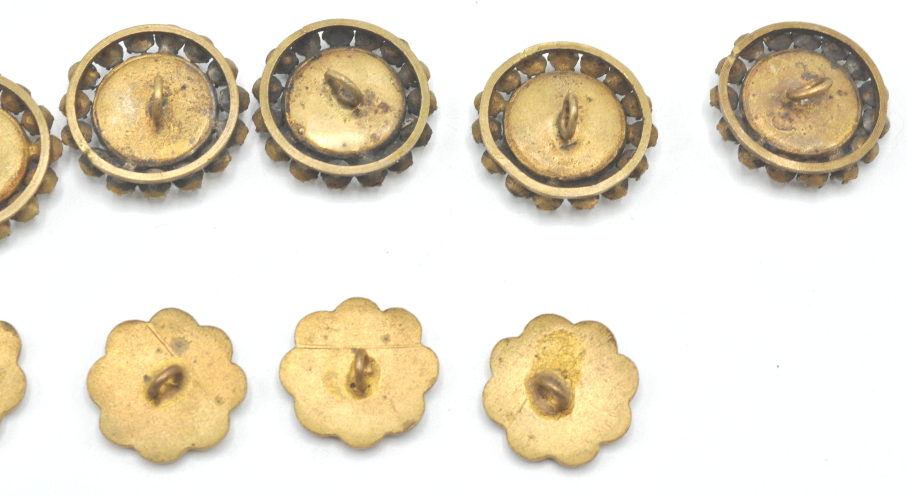 A collection of 19th century buttons to include a 19th century facet cut steel set of six - Image 12 of 14