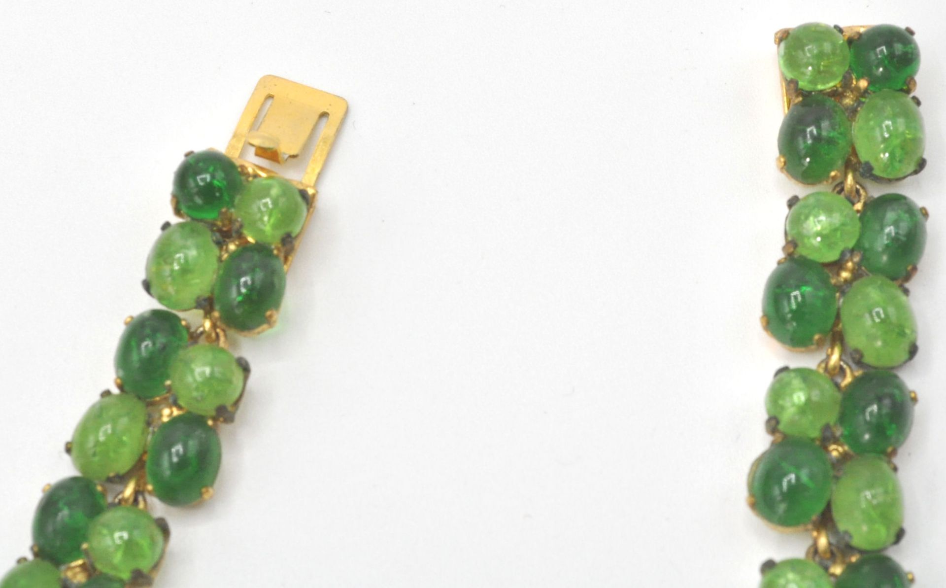 A signed mid century Christian Dior Bijoux Costume jewellery gilt metal and emerald cabochon glass - Bild 9 aus 12