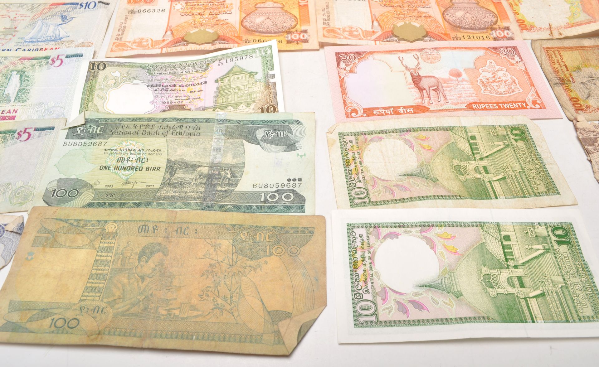 A collection of 20th Century bank notes to include Indian rupees and Caribbean notes including - Bild 7 aus 10