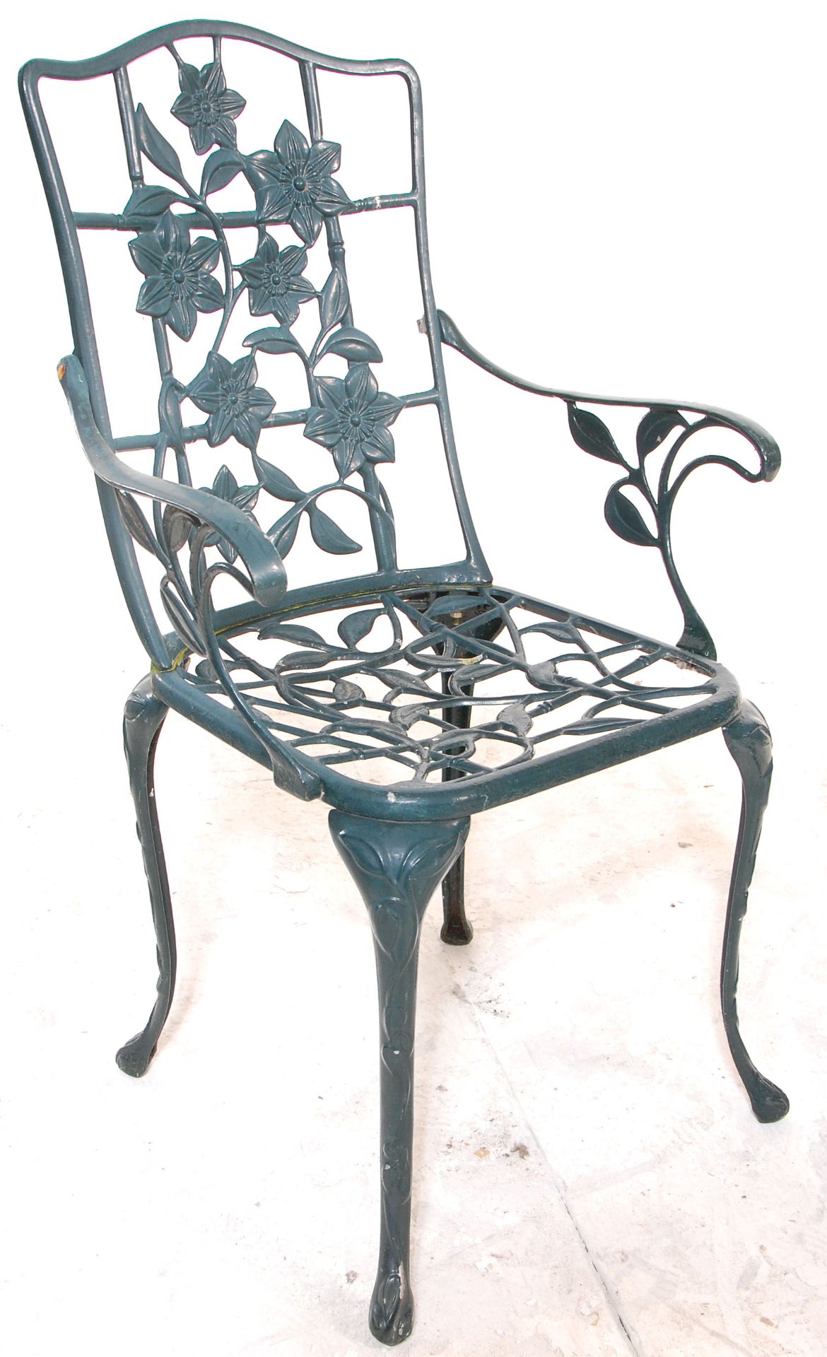 A good reproduction 19th century Coalbrookdale style revival cast metal garden table complete with - Image 5 of 10