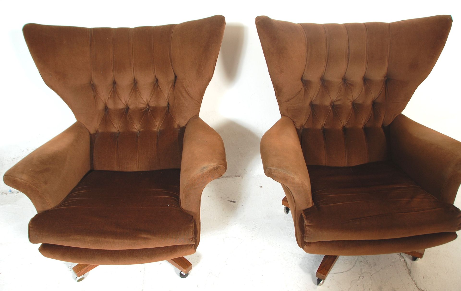 G-Plan - Model 6250 -  A rare his and hers pair of mid 20th century circa 1967 G-Plan 6250 swivel - Bild 4 aus 6