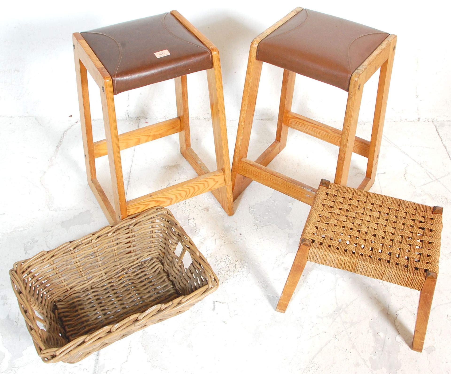 A collection of vintage stools to include two retro 1980's wooden and brown leather stitched seat - Bild 2 aus 5