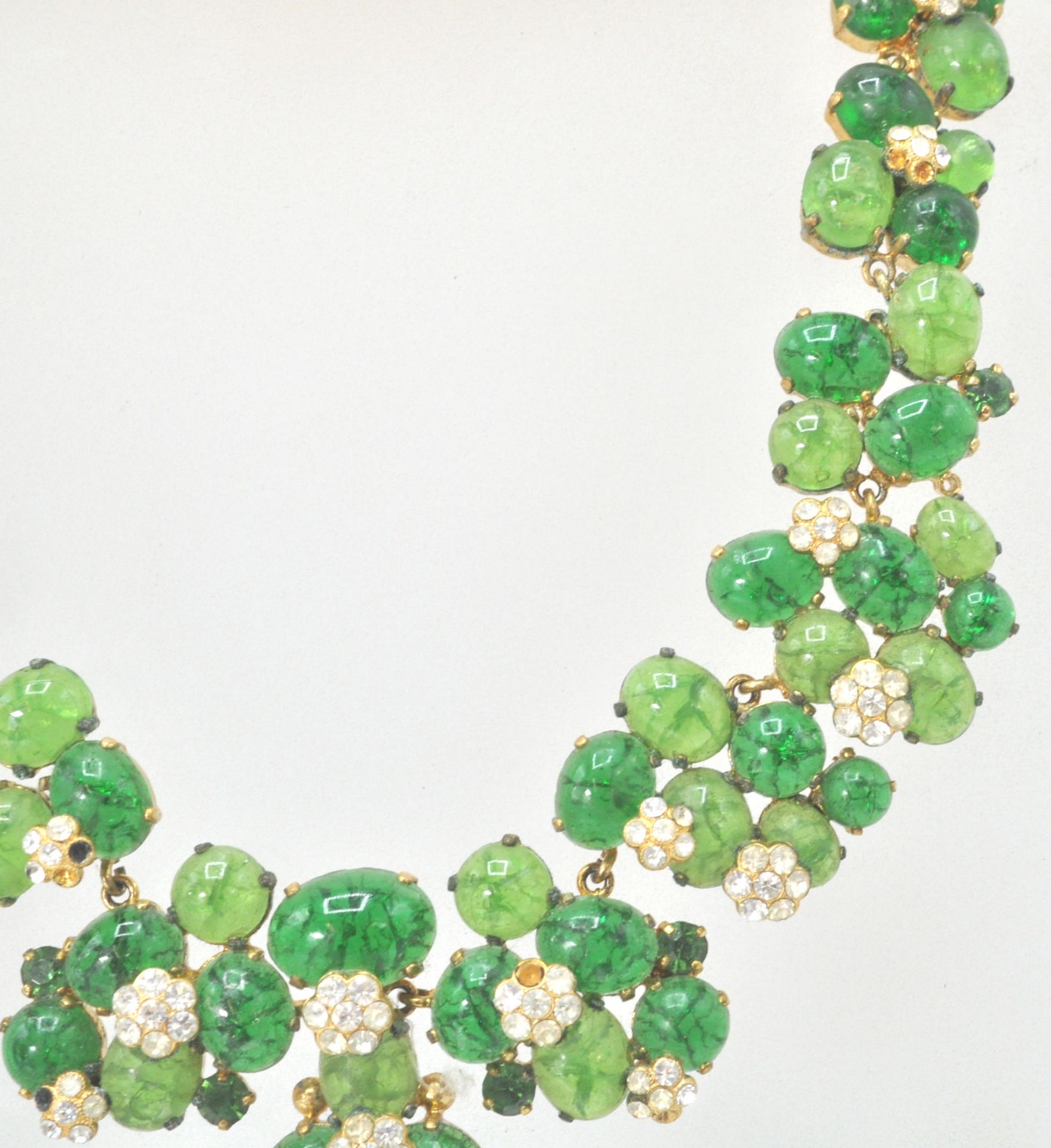 A signed mid century Christian Dior Bijoux Costume jewellery gilt metal and emerald cabochon glass - Bild 3 aus 12