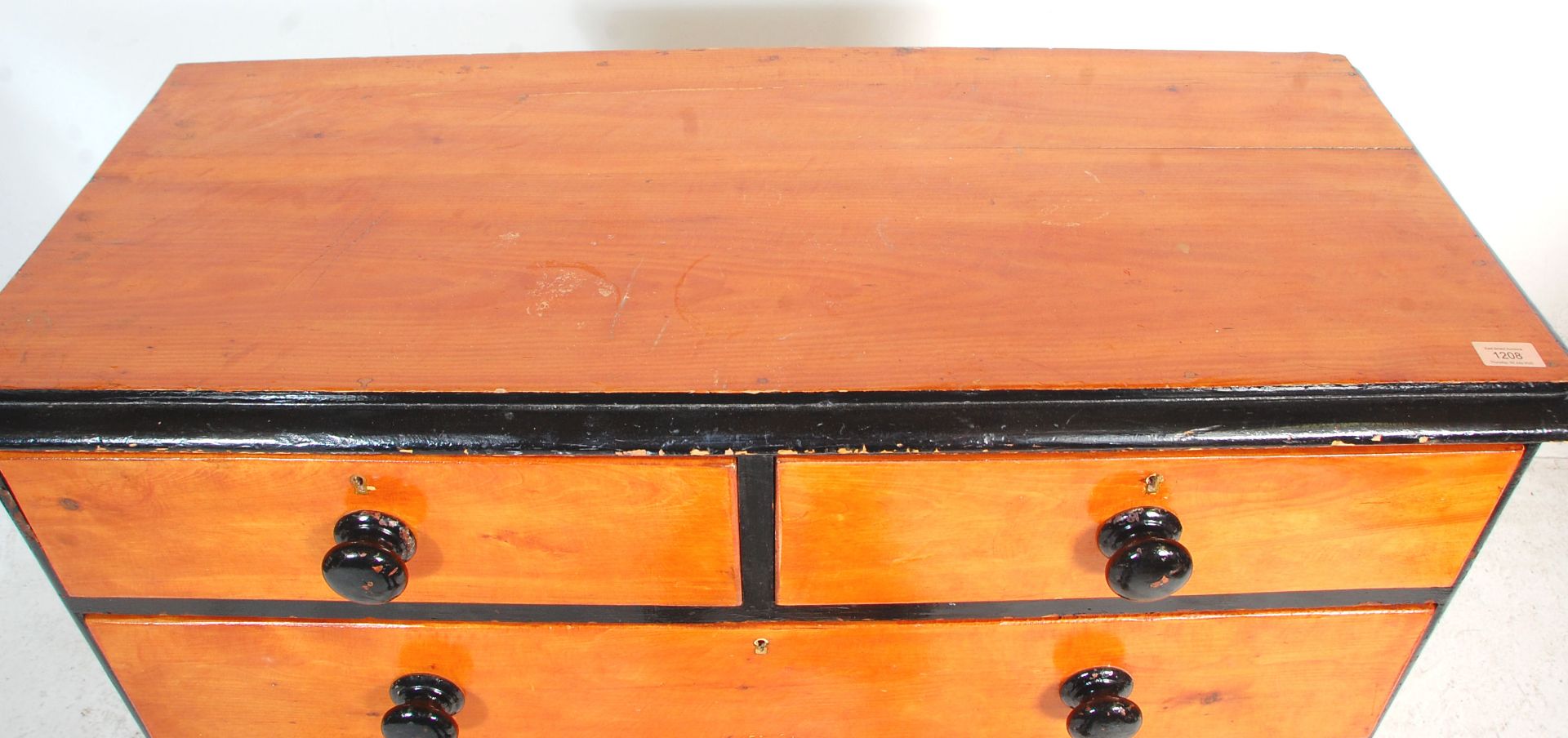 A Victorian 19th century country pine 2 over 3 chest of drawers. Raised on turned legs with 2 - Bild 2 aus 6