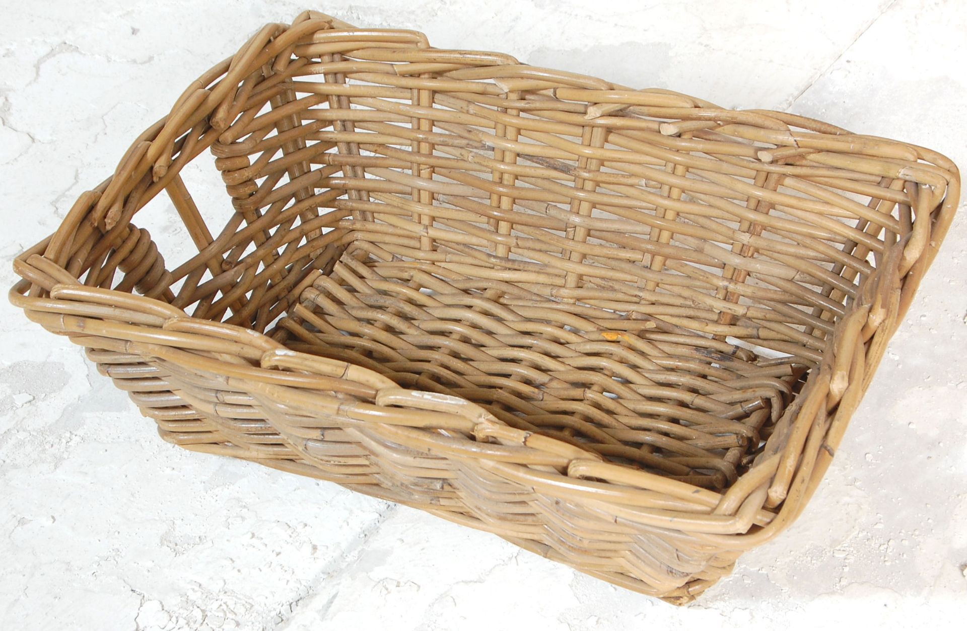 A collection of vintage stools to include two retro 1980's wooden and brown leather stitched seat - Bild 4 aus 5