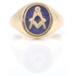 A 9ct gold hallmarked masonic swivel ring. The ring with blue enamelled masons symbol on pivot