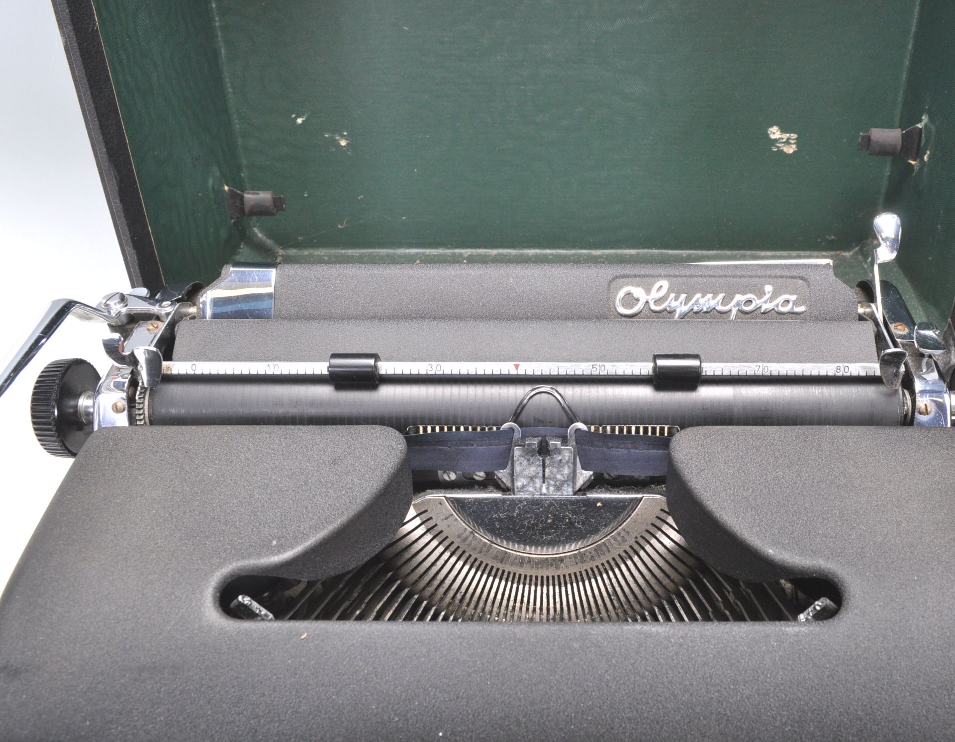 A vintage 20th Century Olympia typewriter having a black matte ebonised metal body with black typing - Bild 4 aus 7