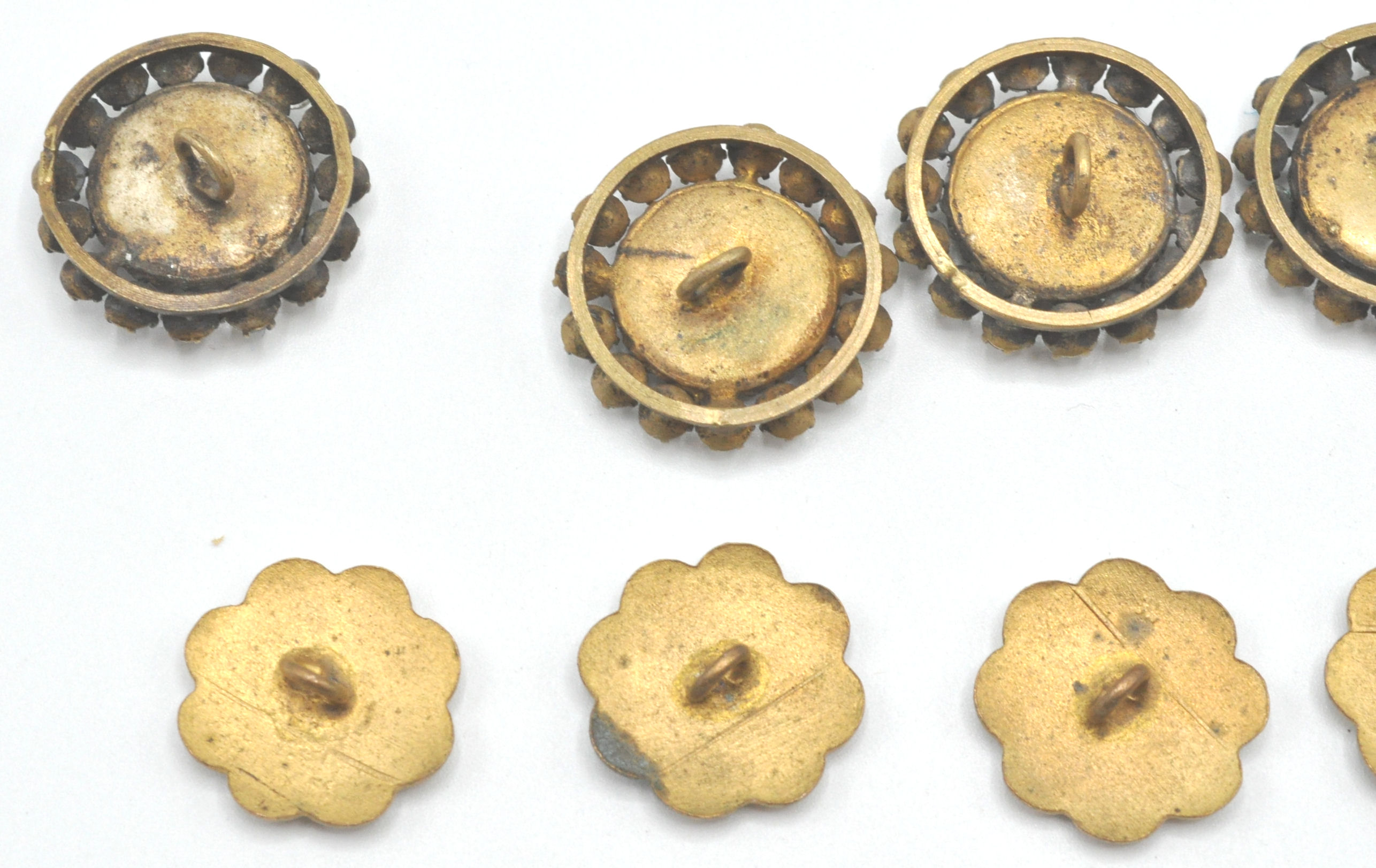 A collection of 19th century buttons to include a 19th century facet cut steel set of six - Image 11 of 14