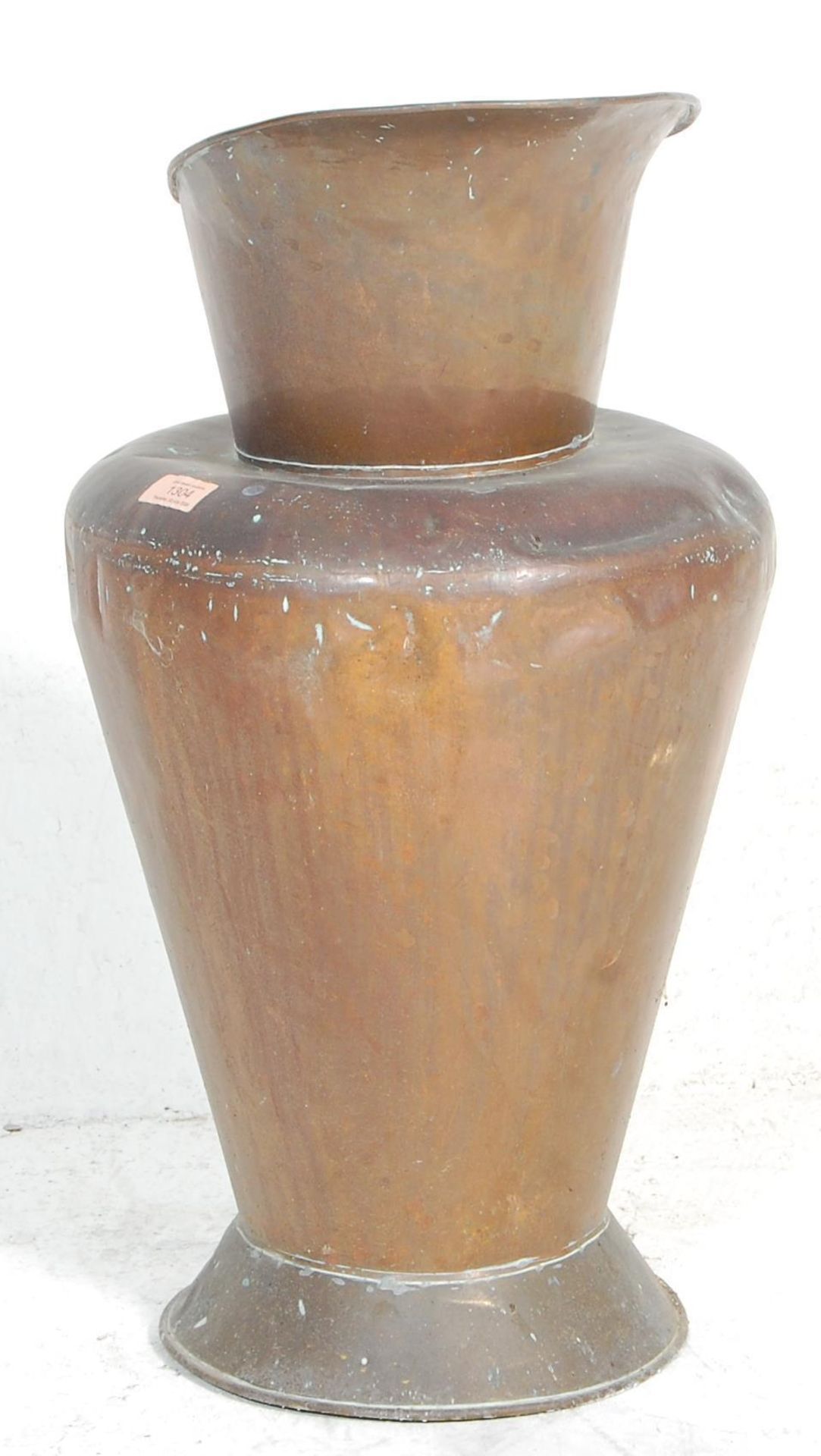 A late 19th / early 20th Century large copper jug having a tapering body with a round base and - Bild 2 aus 2