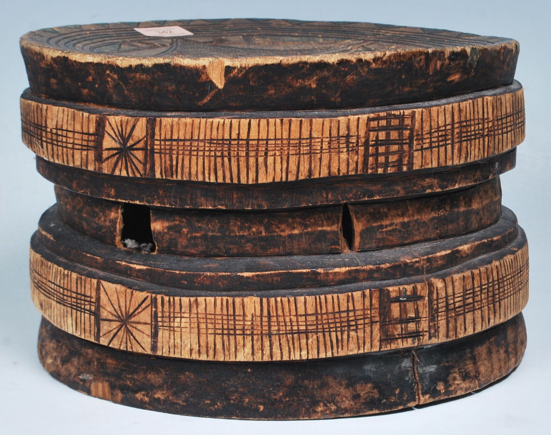 An African tribal Lega low circular stool from the Democratic Republic of the Congo having an - Bild 5 aus 6