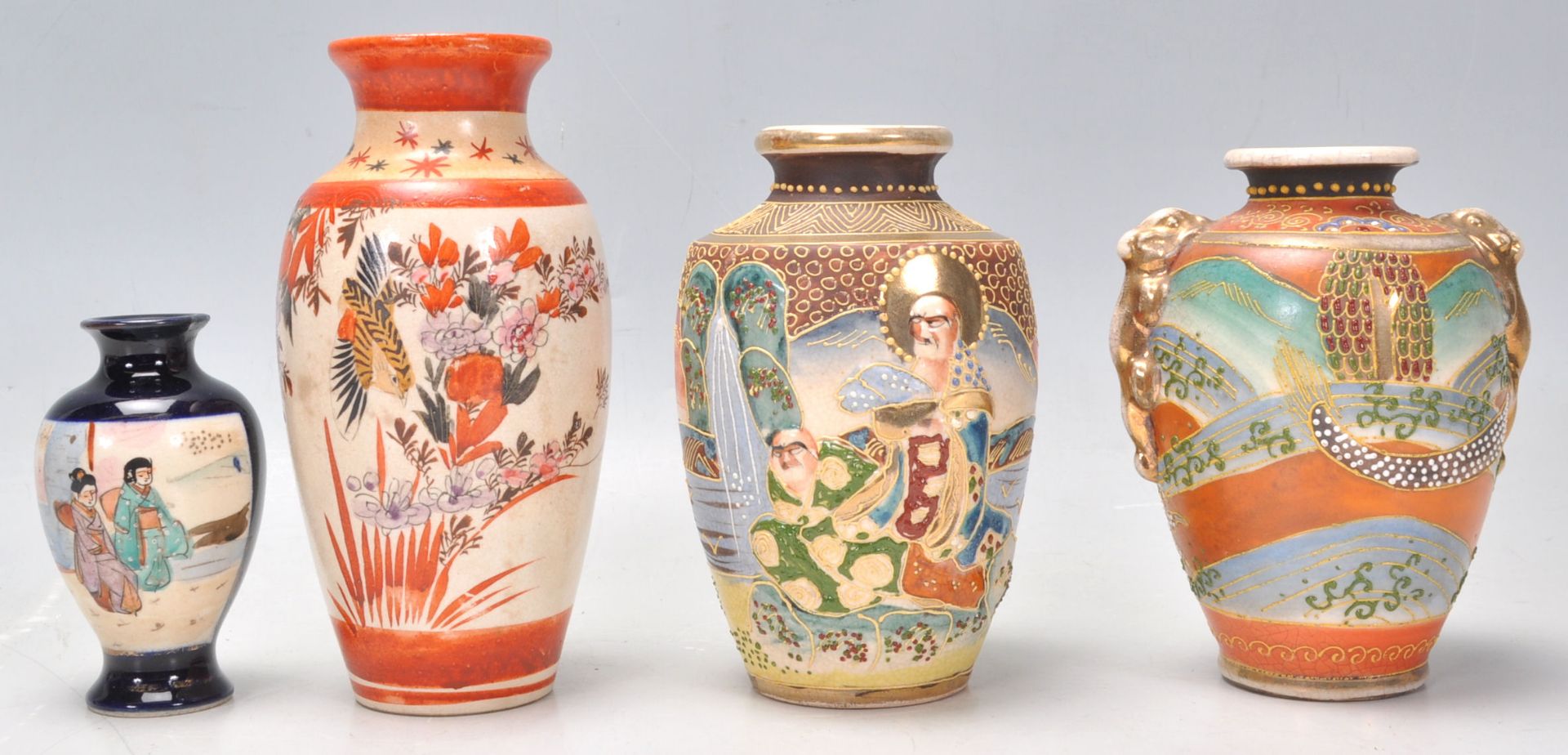 A mixed group of Japanese ceramics dating from the early 20th Century to include a hand decorated - Bild 8 aus 12