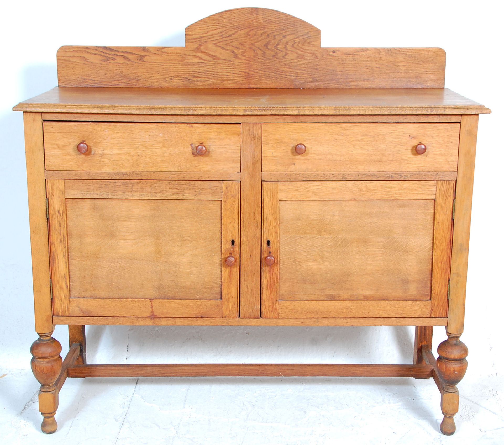 A 20th Century 1930's oak side cupboard / serving sideboard credenza having twin drawers above - Bild 2 aus 7