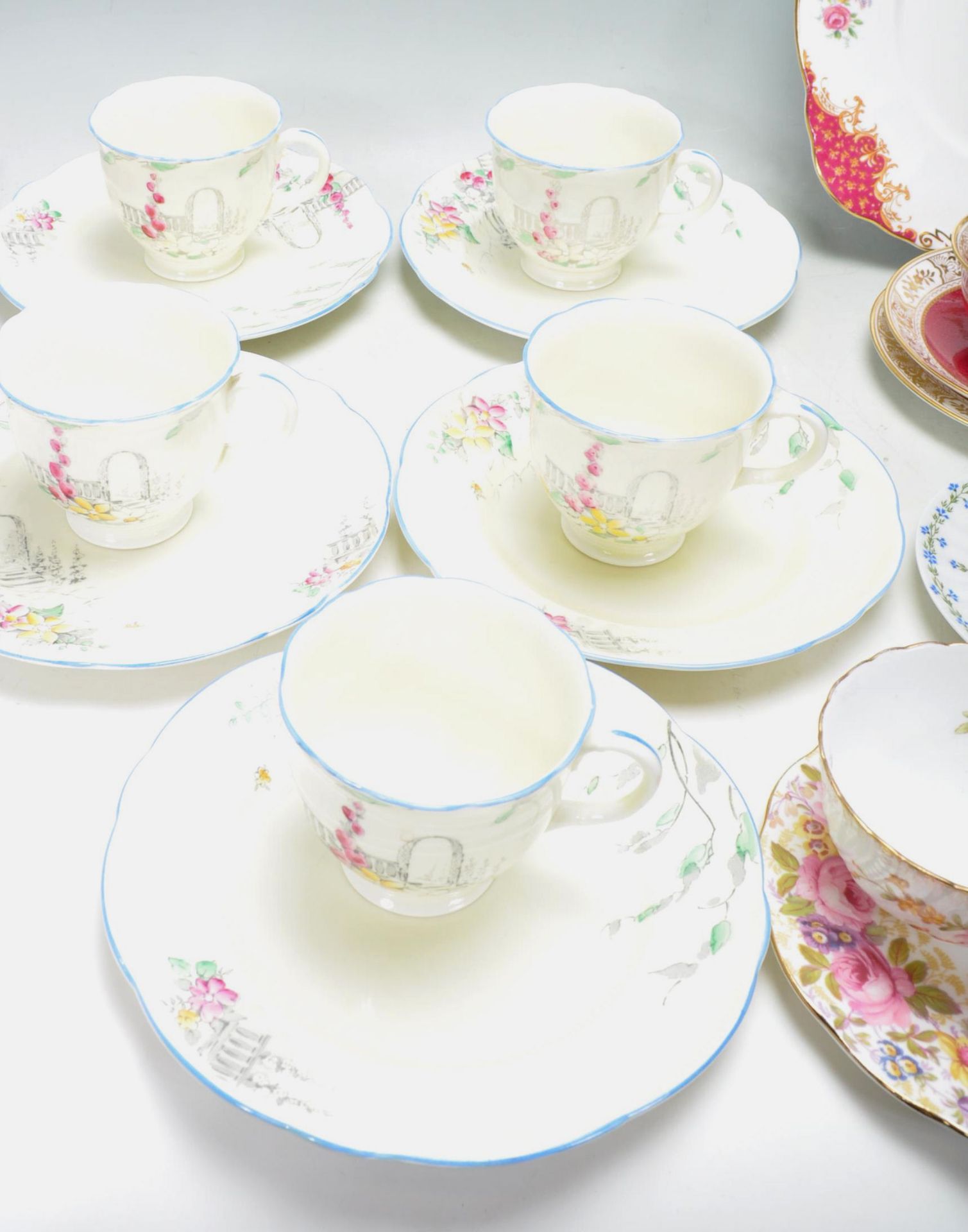 A collection of mixed vintage bone china tea service pieces to include Royal Albert Serena pattern - Bild 2 aus 21