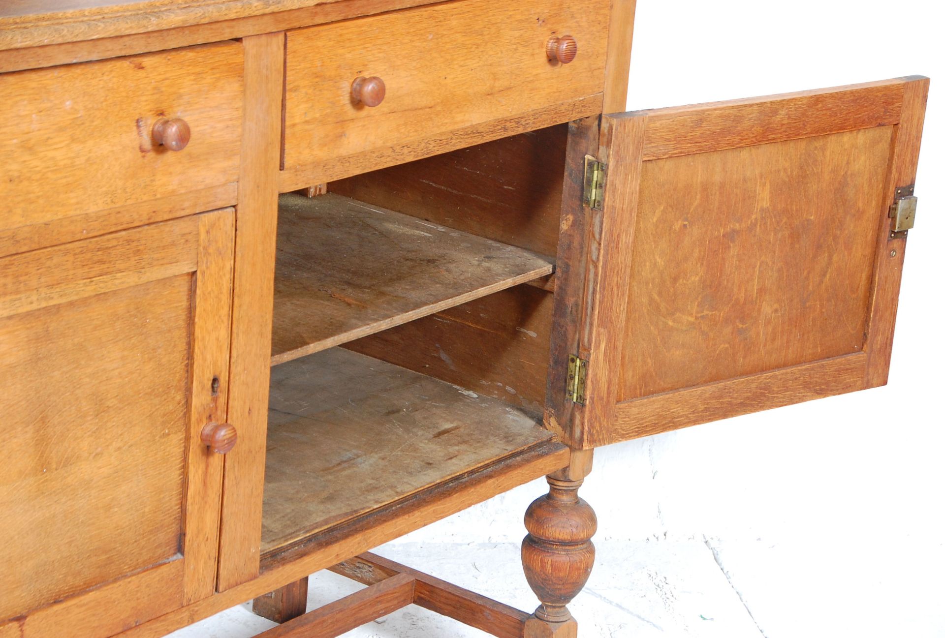 A 20th Century 1930's oak side cupboard / serving sideboard credenza having twin drawers above - Bild 7 aus 7