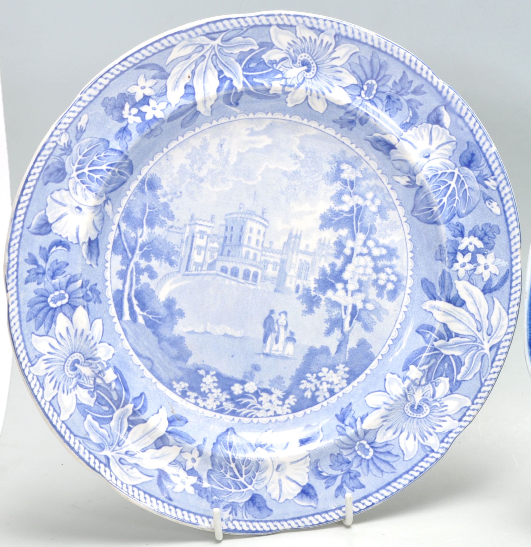 A set of four antique 19th Century Pearlware blue and white plates including a Wedgewood example - Bild 2 aus 6
