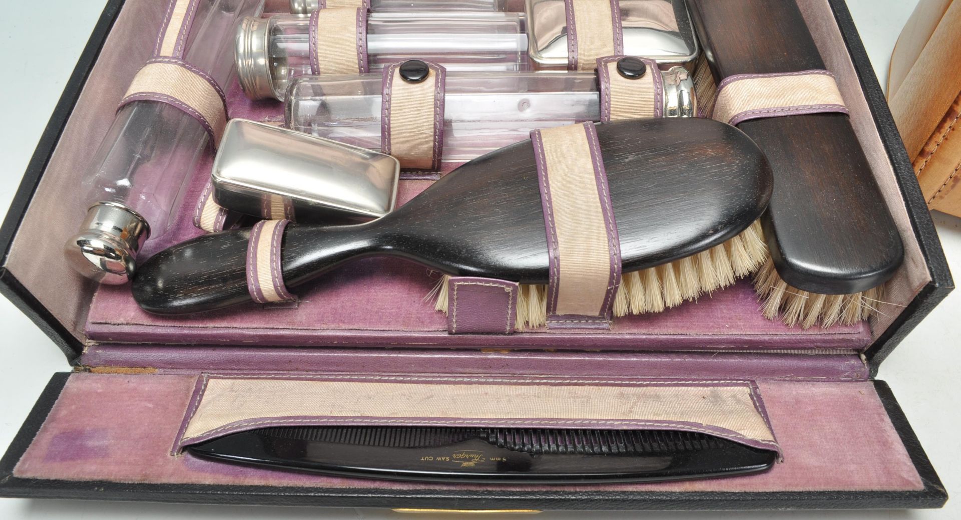 A 1930's vintage dressing table set having an ebony hair and clothes brush, a selection of glass - Bild 4 aus 8