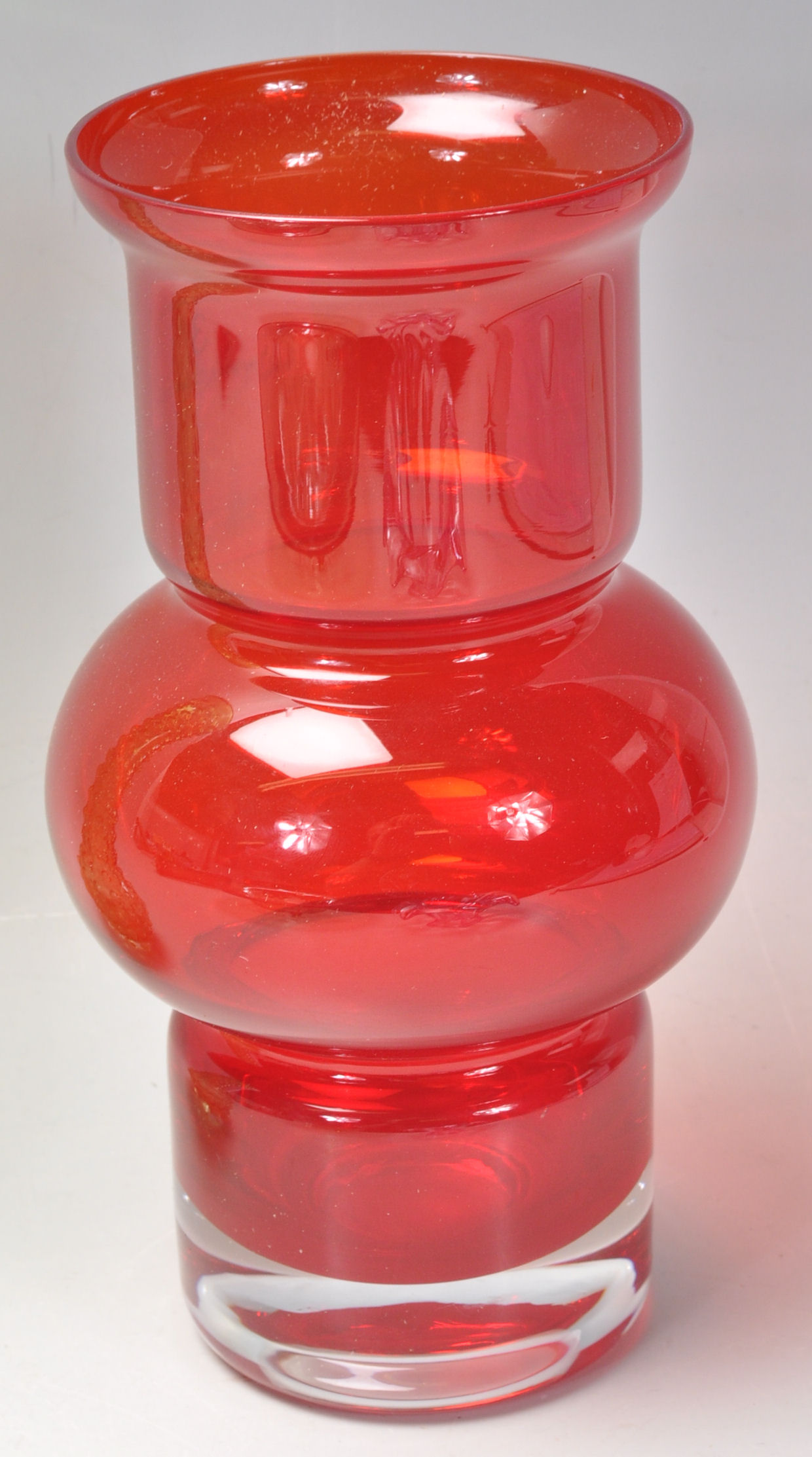 A group of vintage retro studio art glass to include a Scandinavian red glass hooped vase, a White - Image 6 of 8