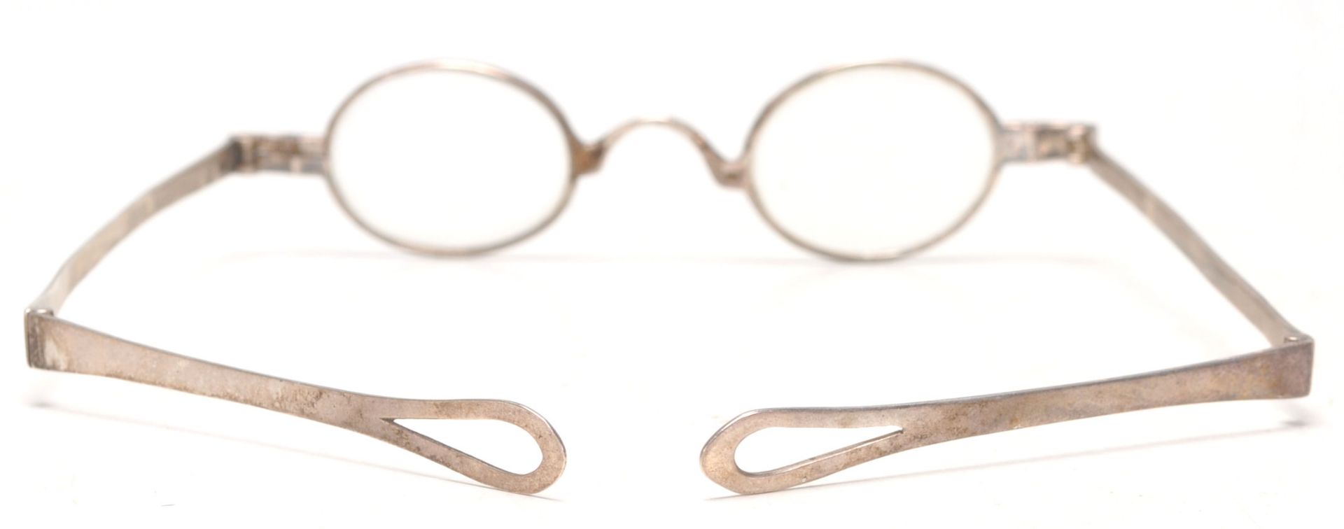 A pair of early 19th Century Georgian silver folding spectacle wig glasses. Fully hallmarked with - Bild 5 aus 8