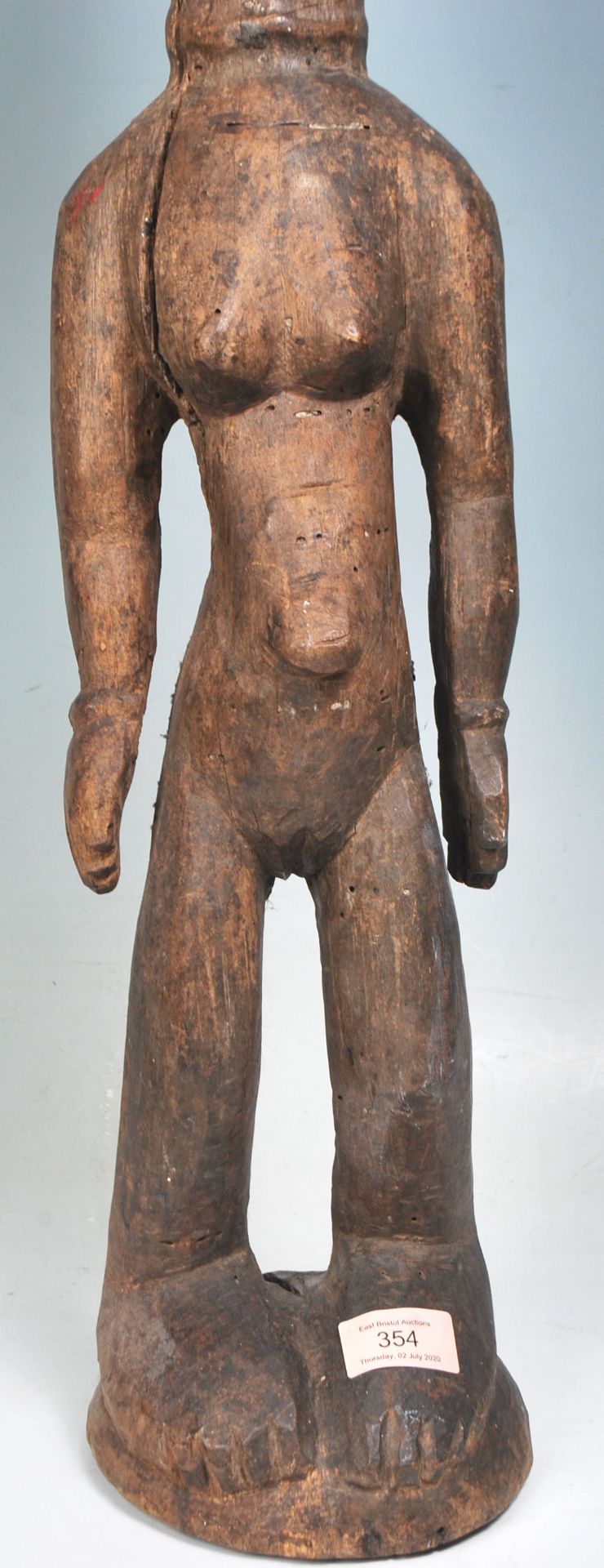 A carved African tribal wood fertility figure having a ringed neck and extended belly button, with - Bild 3 aus 8