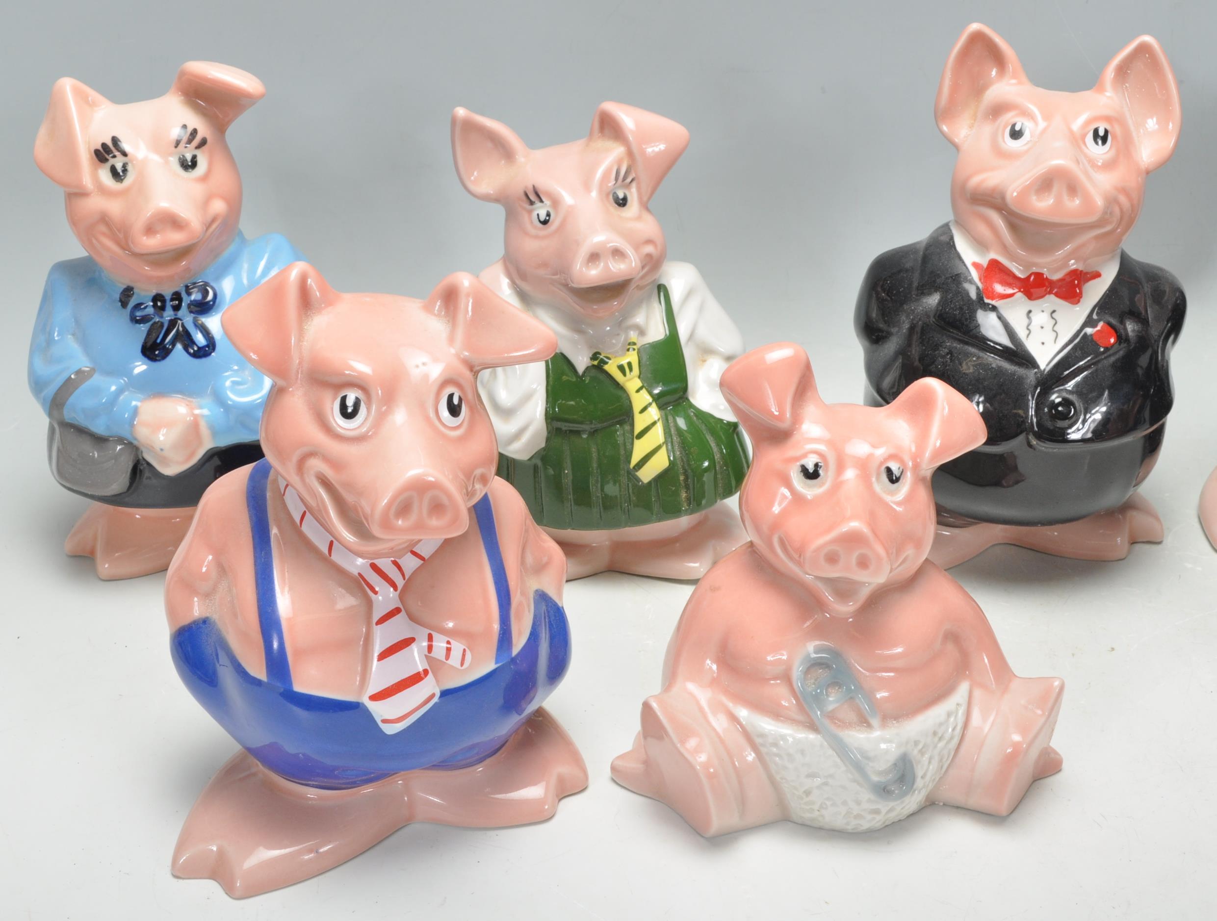A collection / set of 20th century Wade Nat West Pigs ( see illustrations ). Measurements: 18 cm - Image 3 of 10