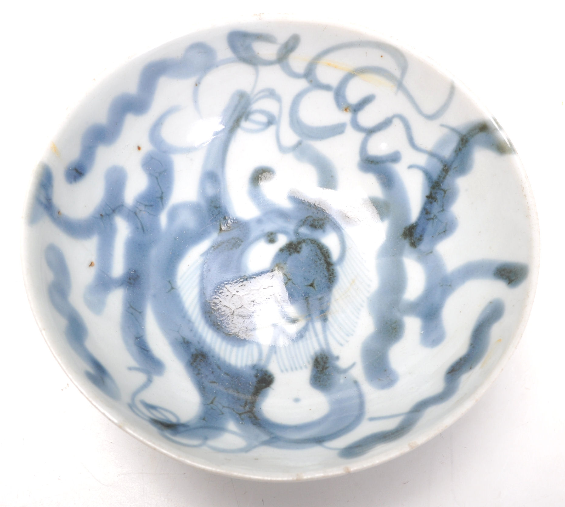 An 18th Century Japanese oriental blue and white footed bowl decorated with hand painted dragon - Image 8 of 8