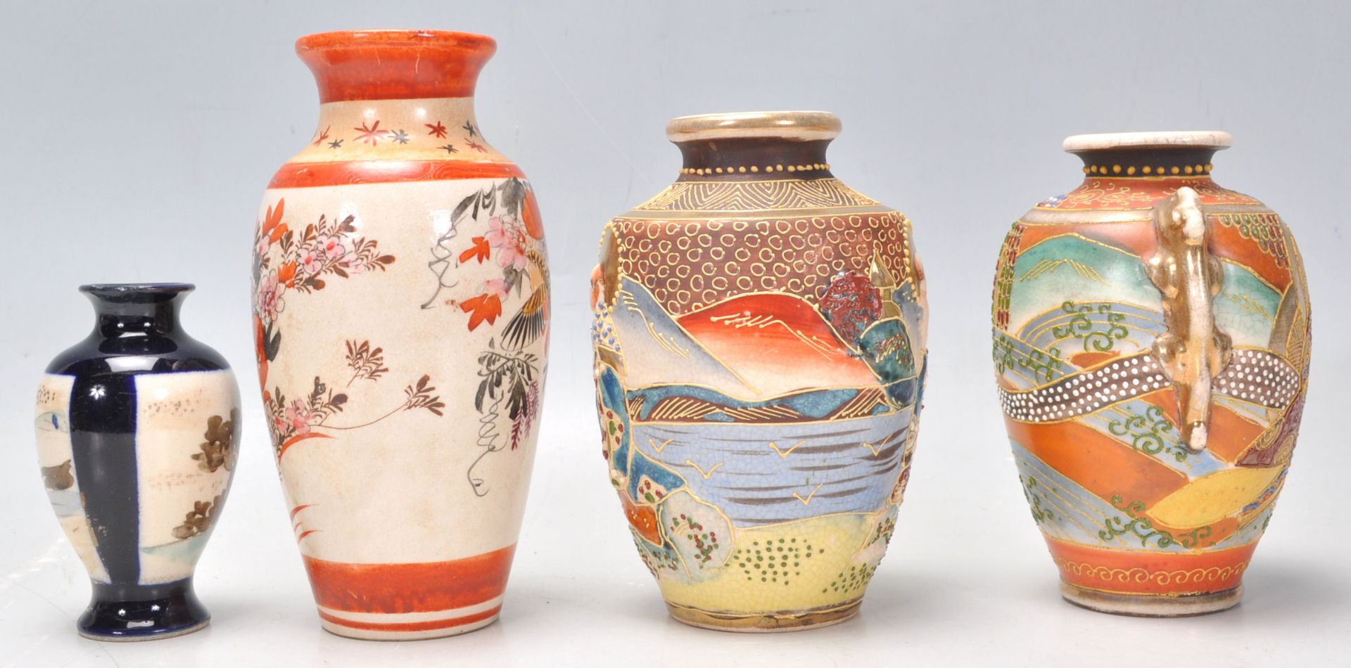 A mixed group of Japanese ceramics dating from the early 20th Century to include a hand decorated - Bild 7 aus 12