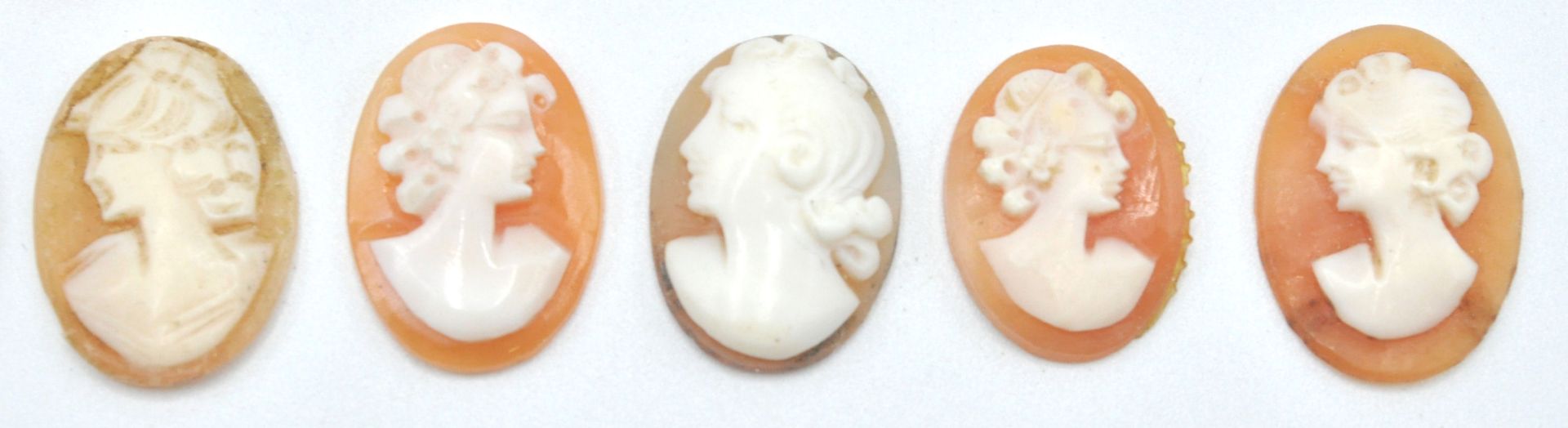 A collection of carved shell cameos dating from the 19th and 20th century. To include female - Bild 3 aus 8