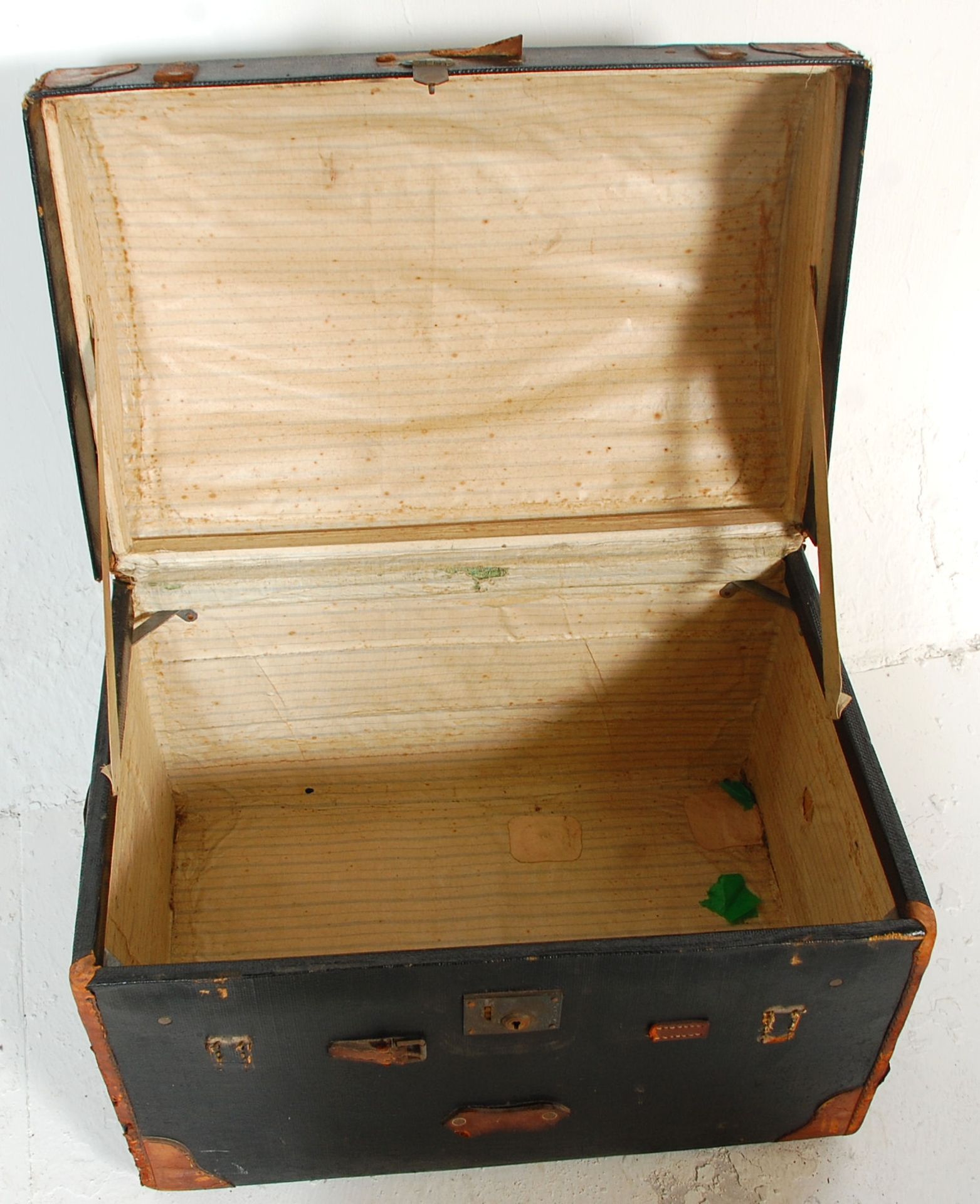 A late 19th Century Victorian domed top travelling trunk having an ebonised canvas body with brown - Bild 4 aus 5