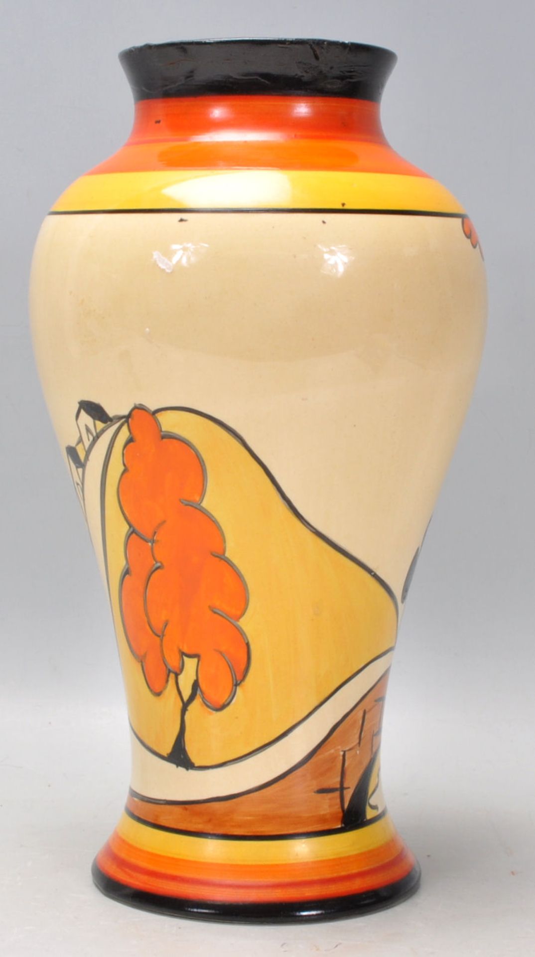 Clarice Cliff- House and Bridge - A 1930's Clarice Cliff Fantasque baluster vase hand painted with a - Bild 3 aus 9