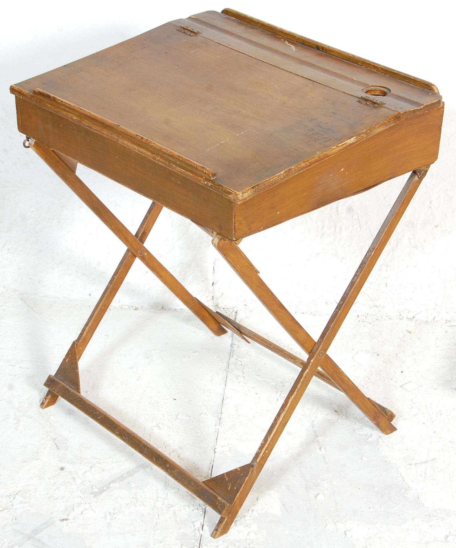 Two vintage early 20th Century oak slopping school / accountants desks with one having a pen rest - Bild 6 aus 6