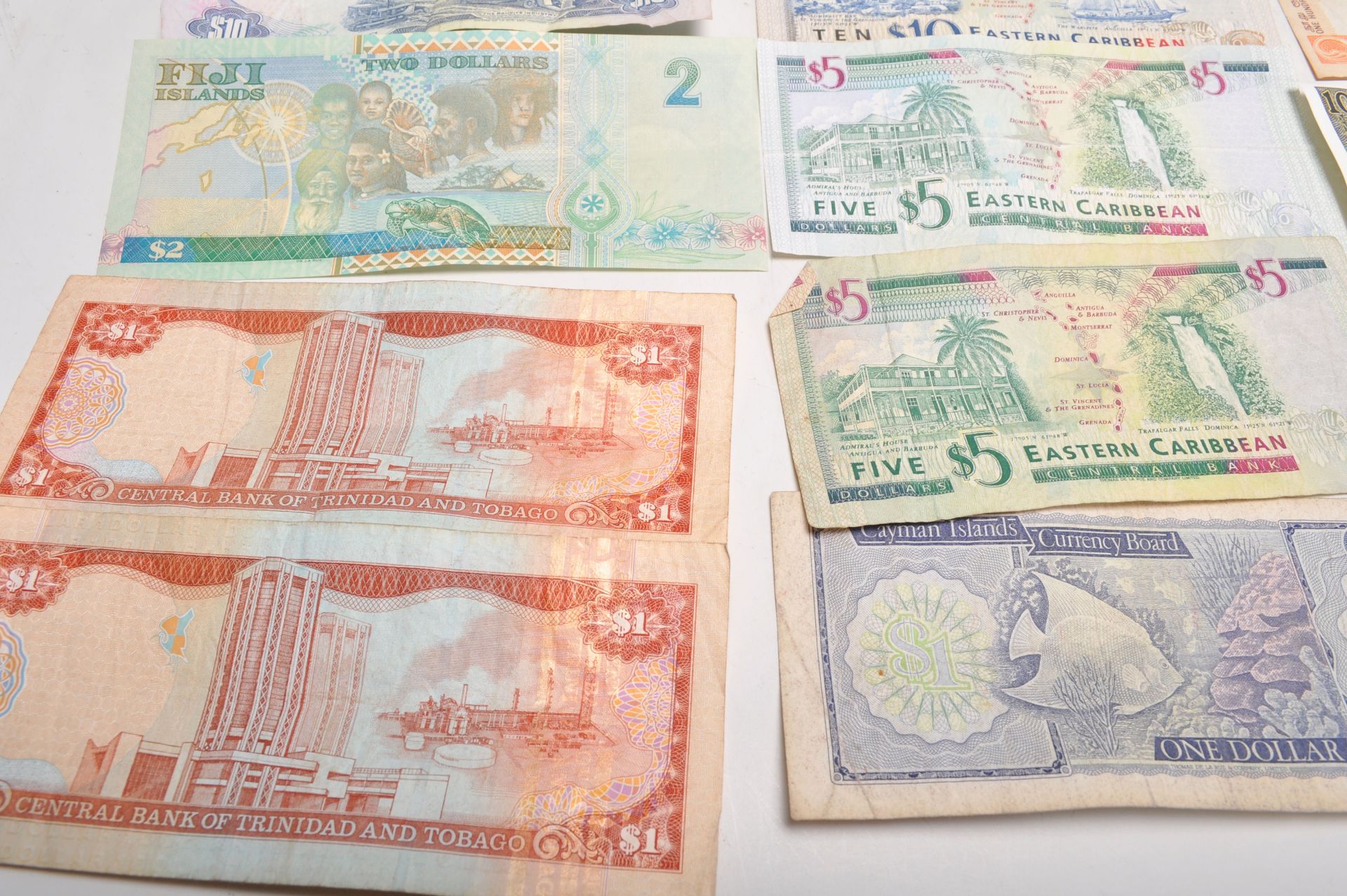 A collection of 20th Century bank notes to include Indian rupees and Caribbean notes including - Bild 2 aus 10