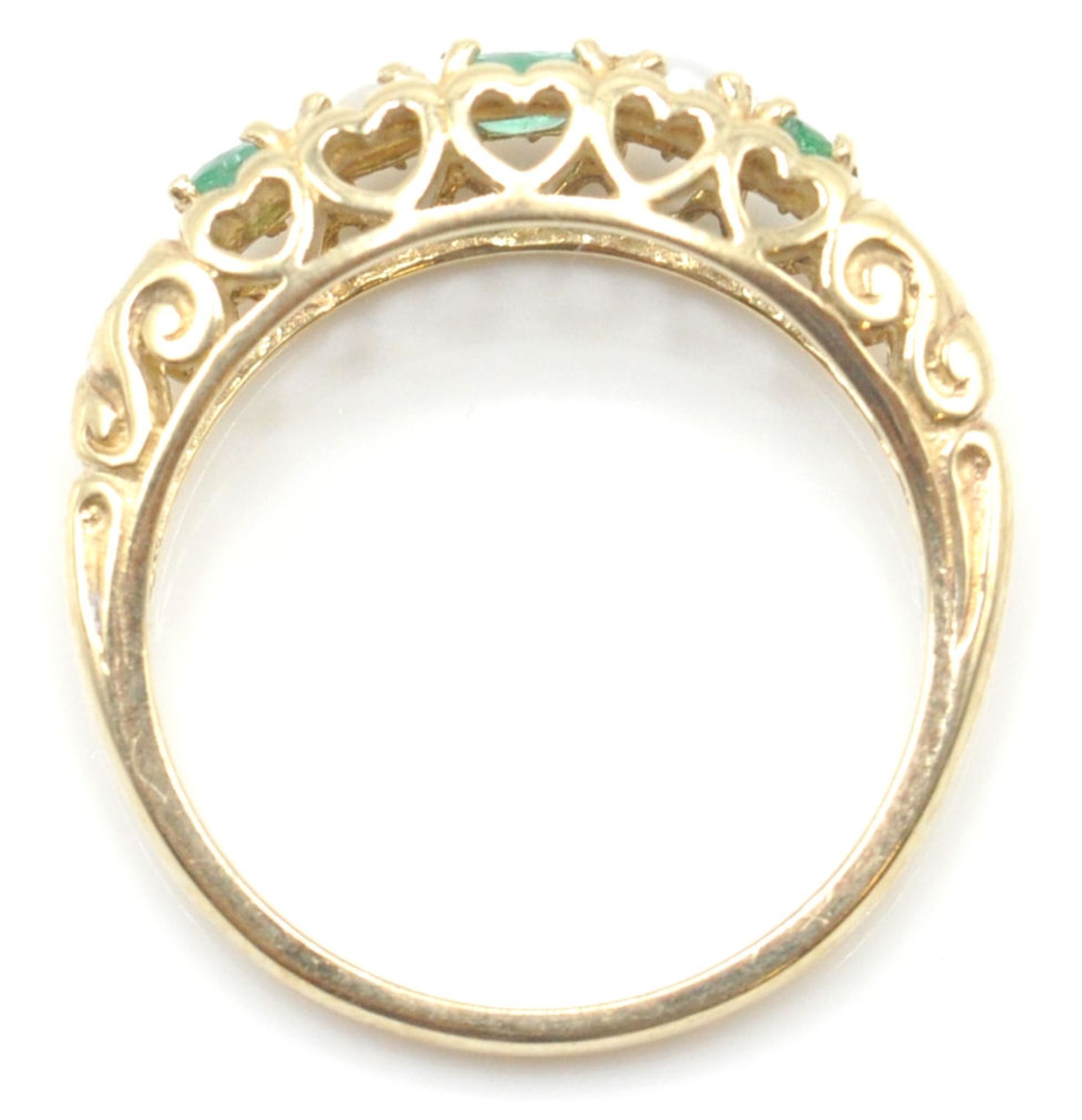 2 9ct gold hallmarked rings. To include a 9ct Birmingham hallmarked emerald and half pearl ring - Bild 7 aus 16