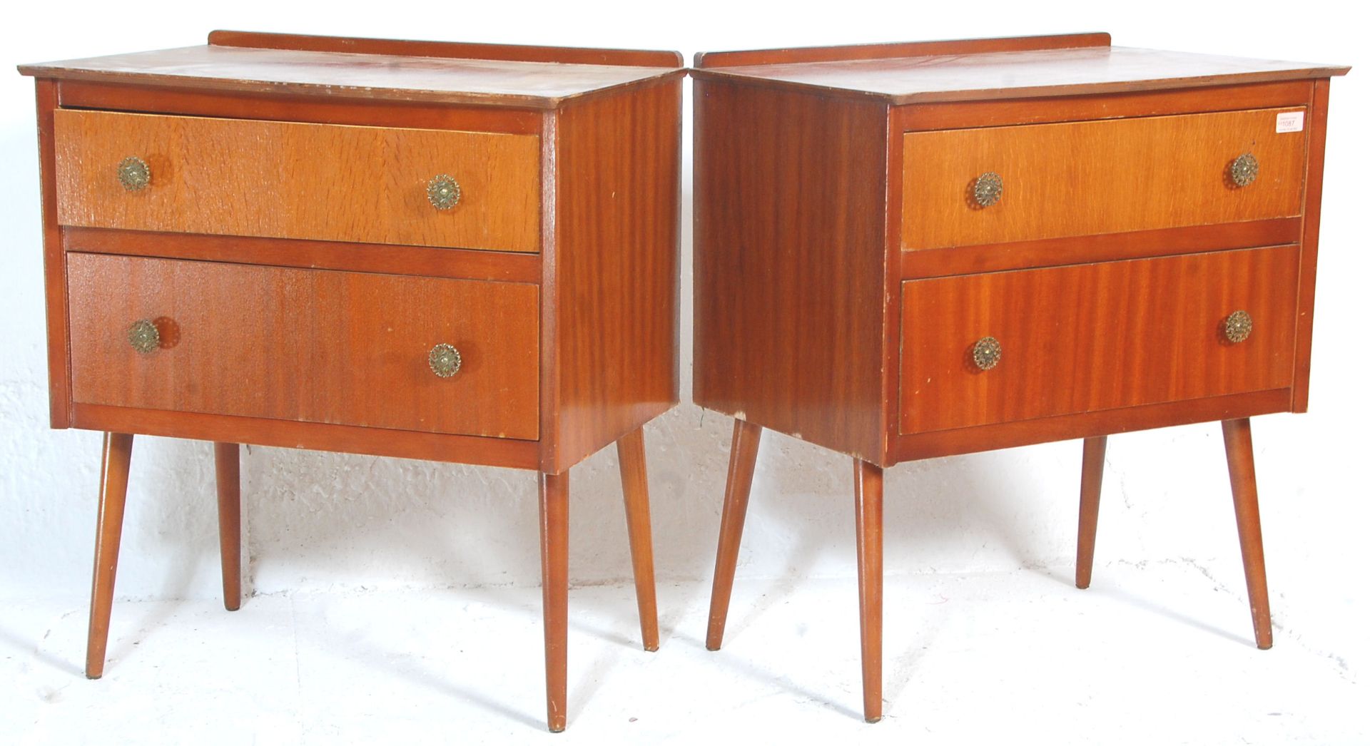 A matching pair of retro mid 20th Century teak chest of drawers raised on teak tapering supports. - Bild 5 aus 7