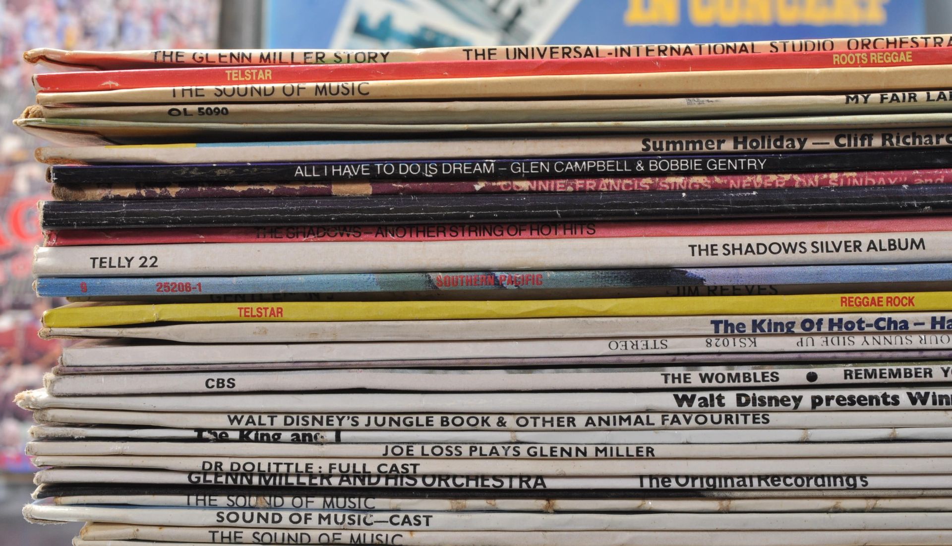 A collection of vintage 12" LP records to include - Bild 3 aus 16