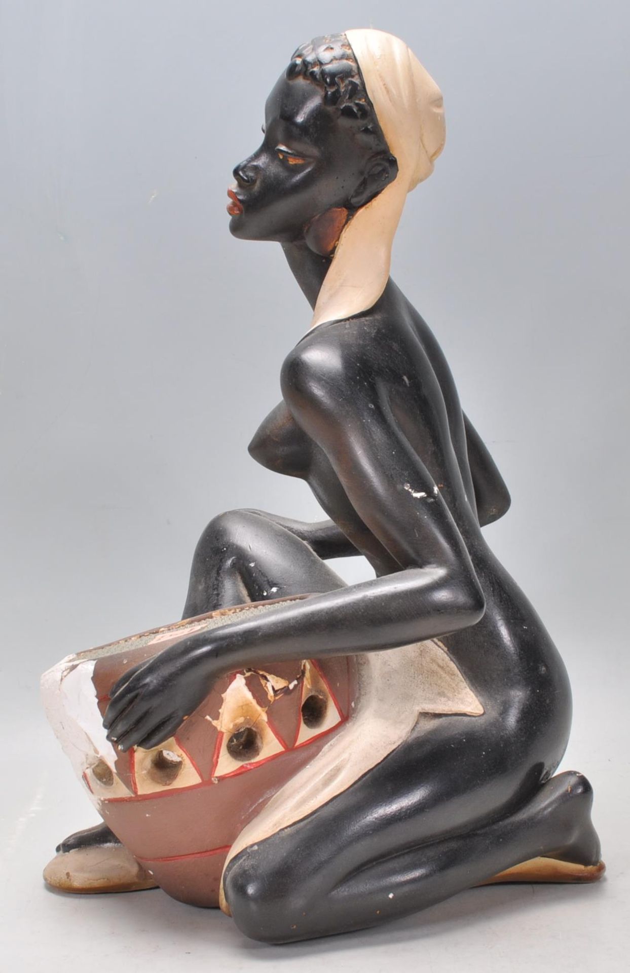 A vintage early 20th century Art Deco chalk 1920s ware figurine in the form of a seated African - Bild 4 aus 10