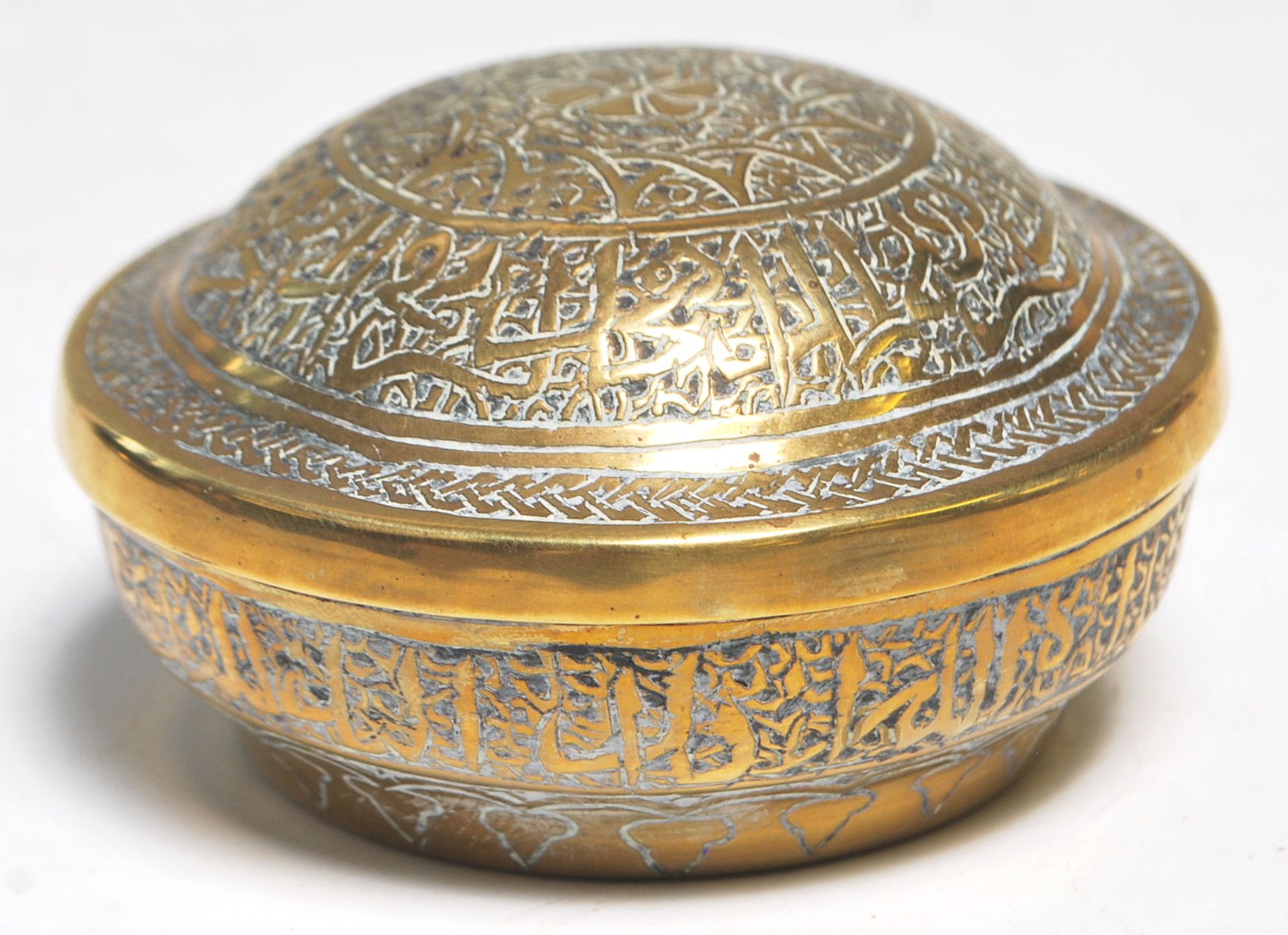 A collection of antique brass ware to include a Middle Eastern Islamic decorated lidded having - Bild 10 aus 11