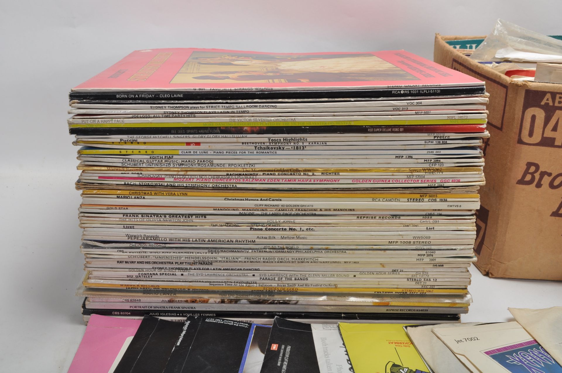 A large collection of 20th century LP’s and 48’s to include multiple genres. To include Simong & - Bild 2 aus 10