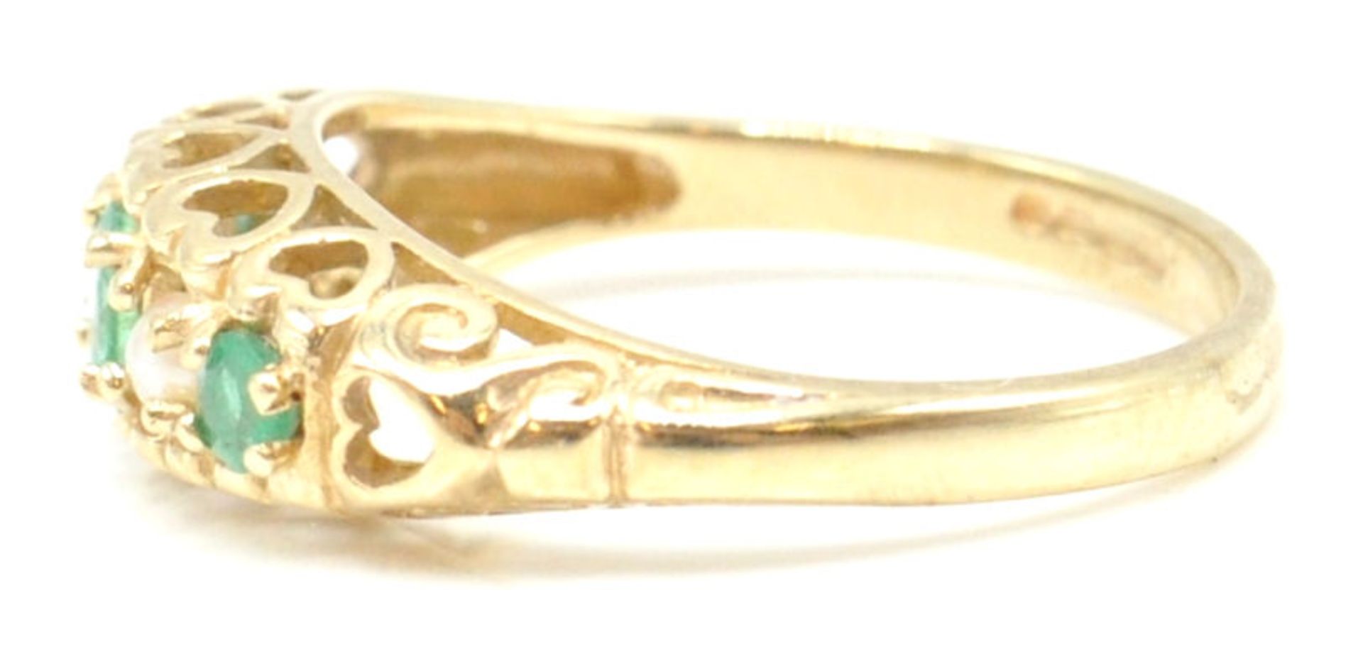 2 9ct gold hallmarked rings. To include a 9ct Birmingham hallmarked emerald and half pearl ring - Bild 6 aus 16