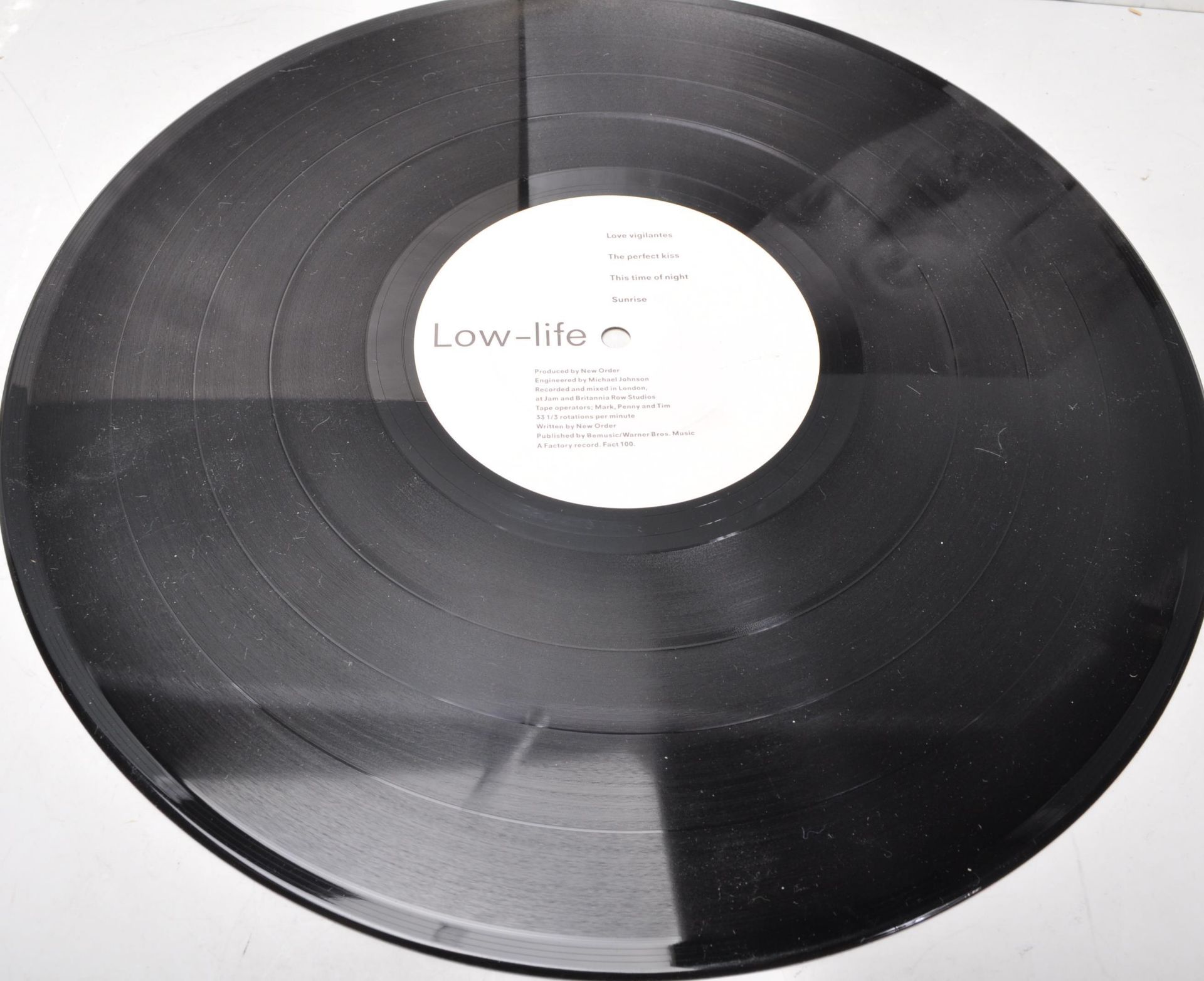 A vinyl long play LP record album by New Order – Low Life – Original Factory 1st U.K. Press – - Bild 4 aus 4