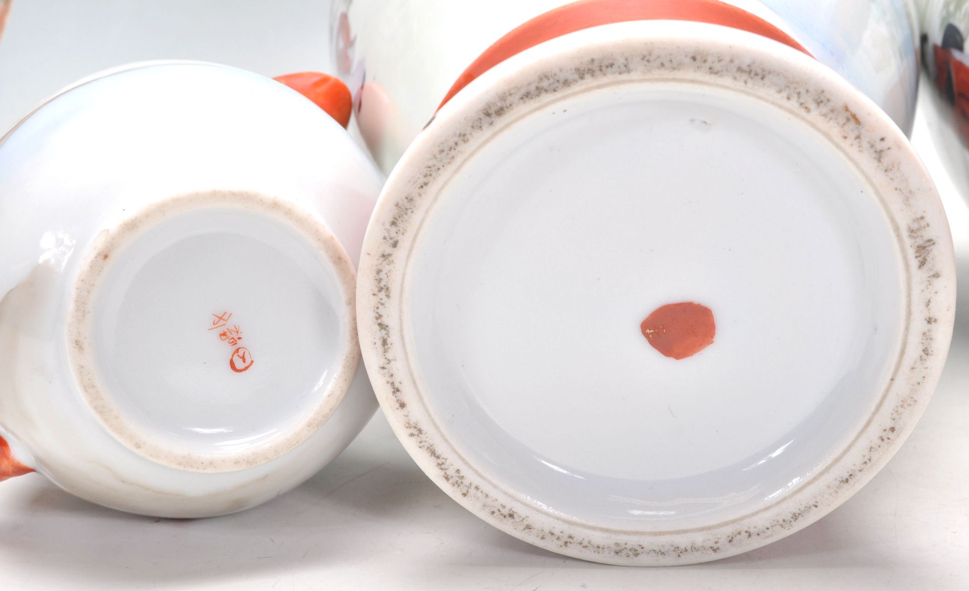 A selection of Oriental ceramics to include a 19th Century Canton wall charger famille rose plate - Bild 7 aus 13