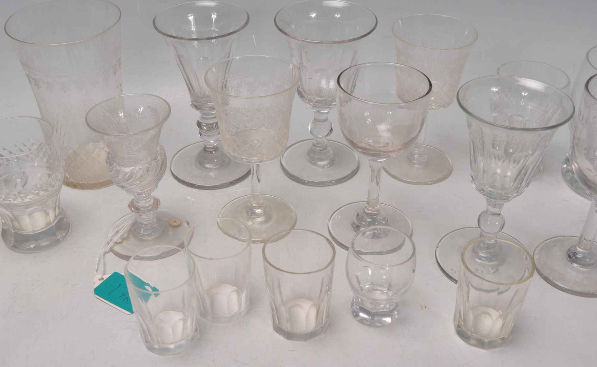 A good group of Antique drinking glasses dating fr - Bild 4 aus 7