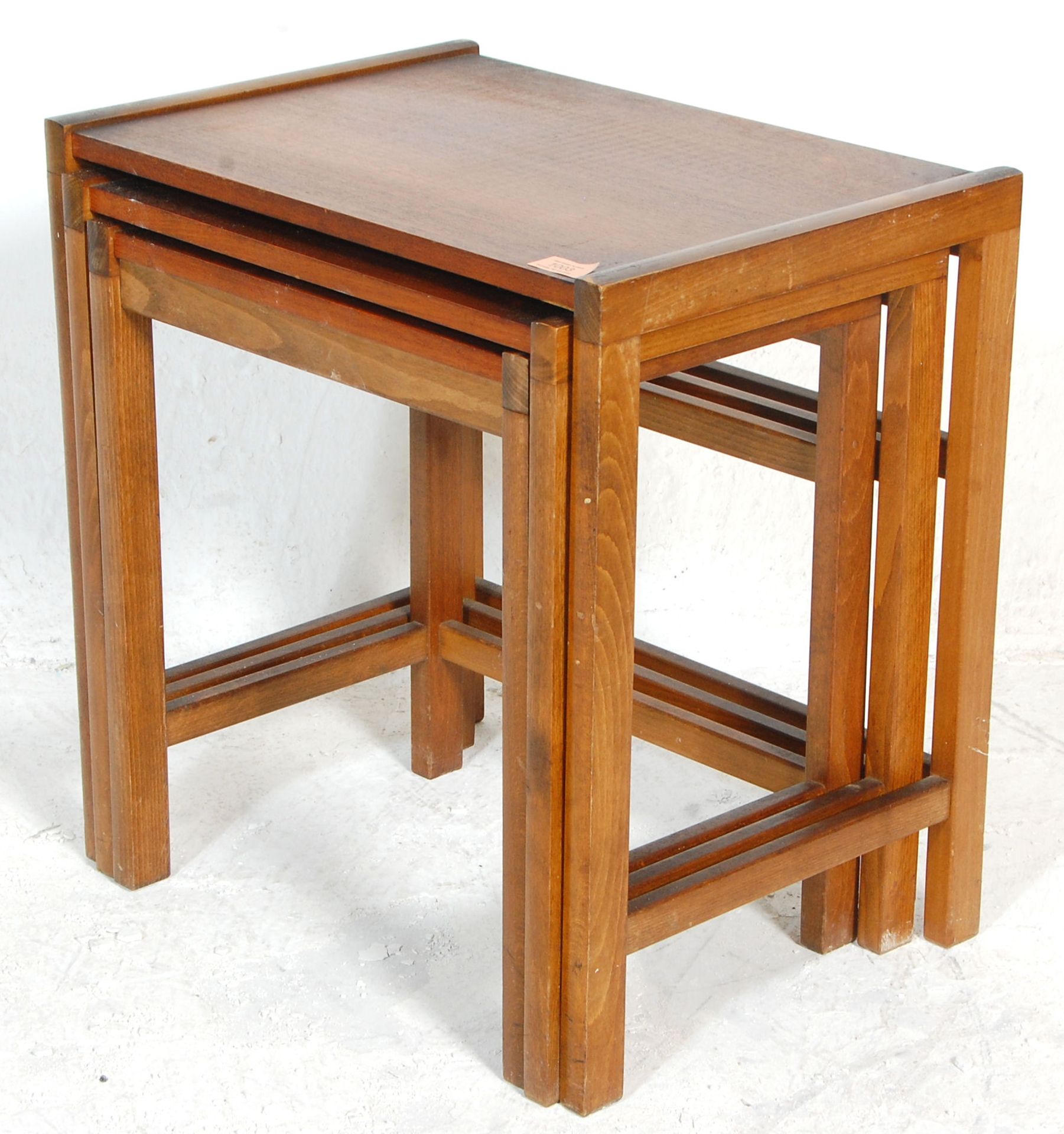 A good retro mid 20th Century Danish inspired teak wood nest of tables of square form. Raised on - Bild 4 aus 5